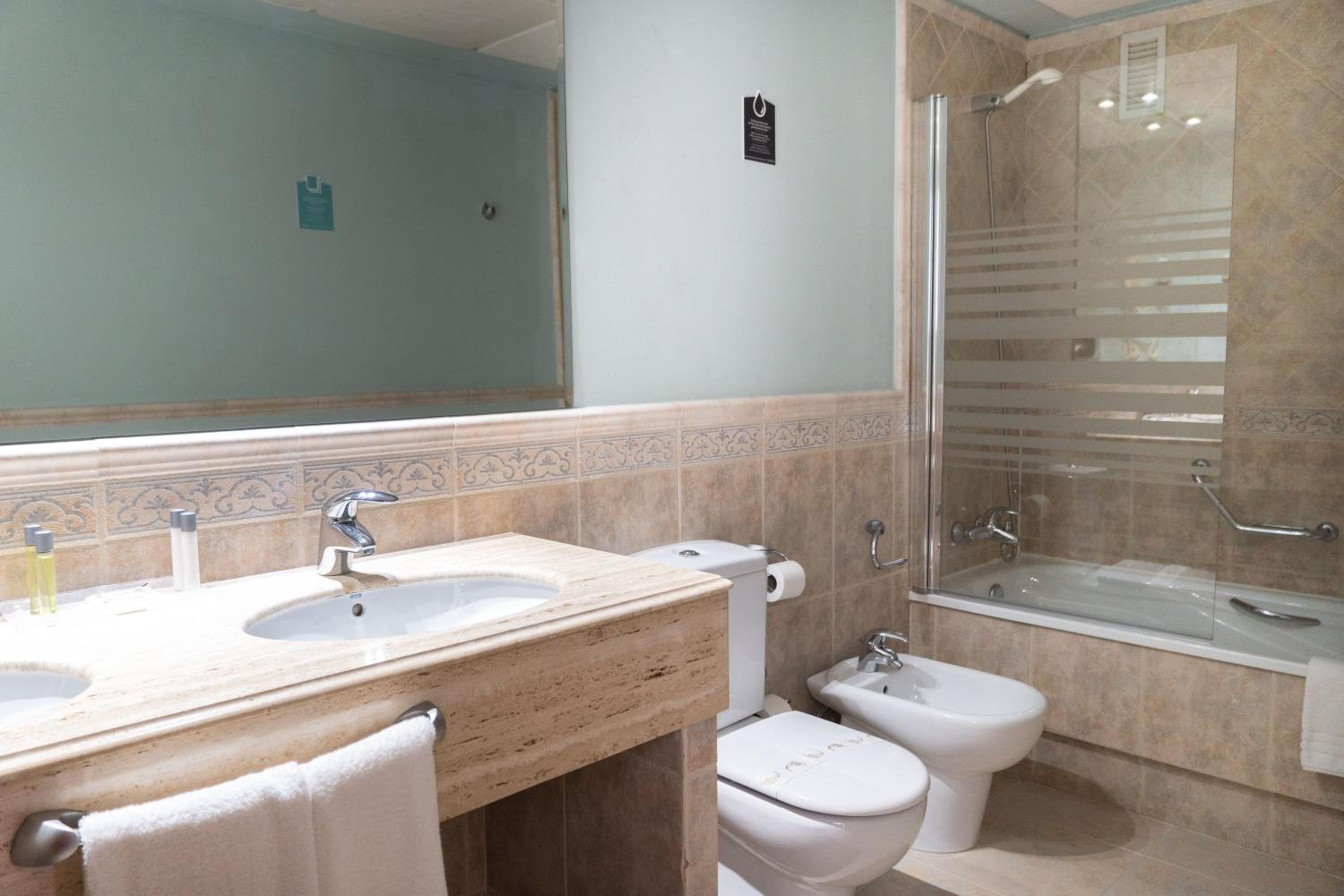 Superior Double Room - Photo 8