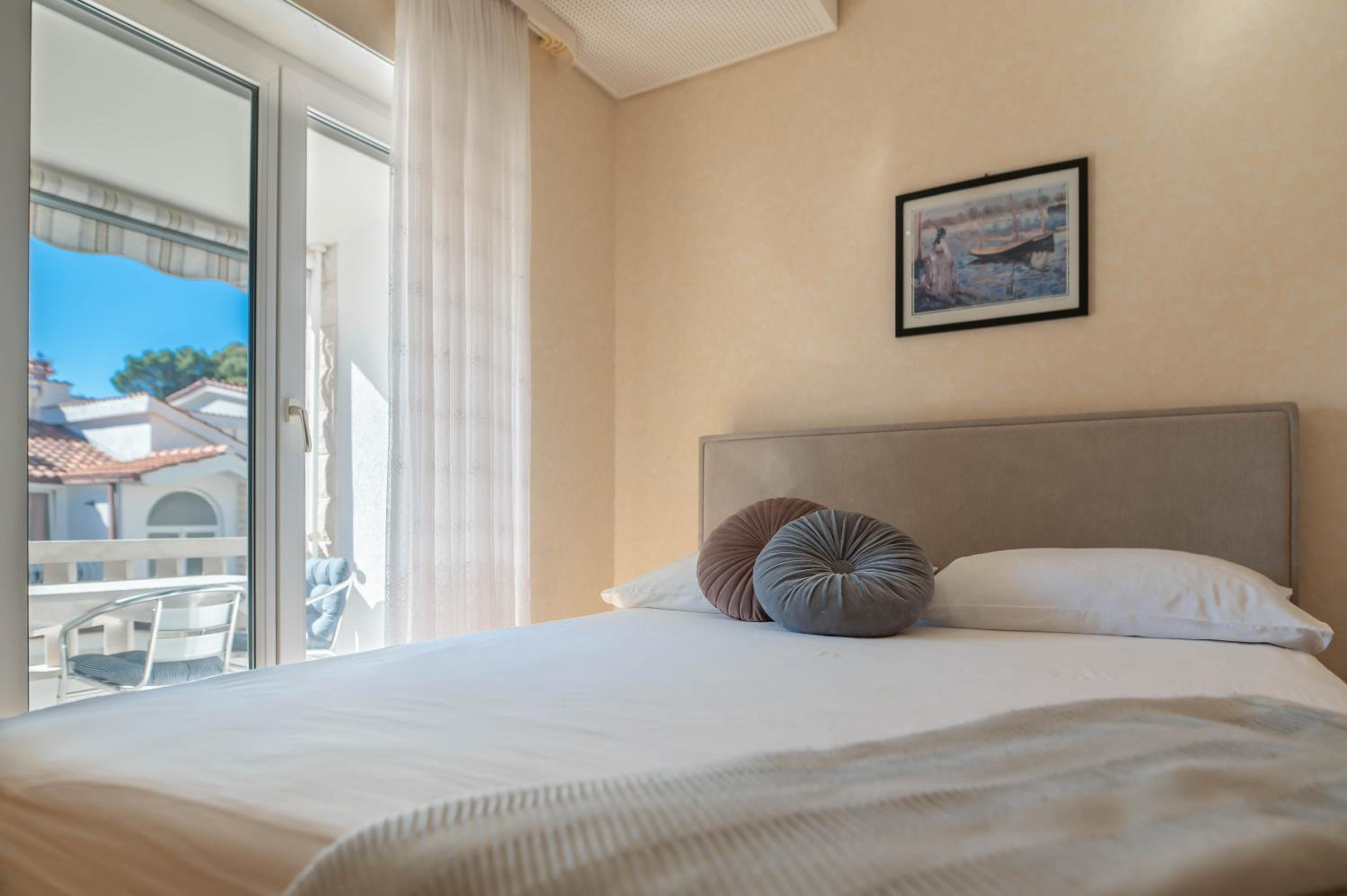One-Bedroom Apartment with Balcony photo 3