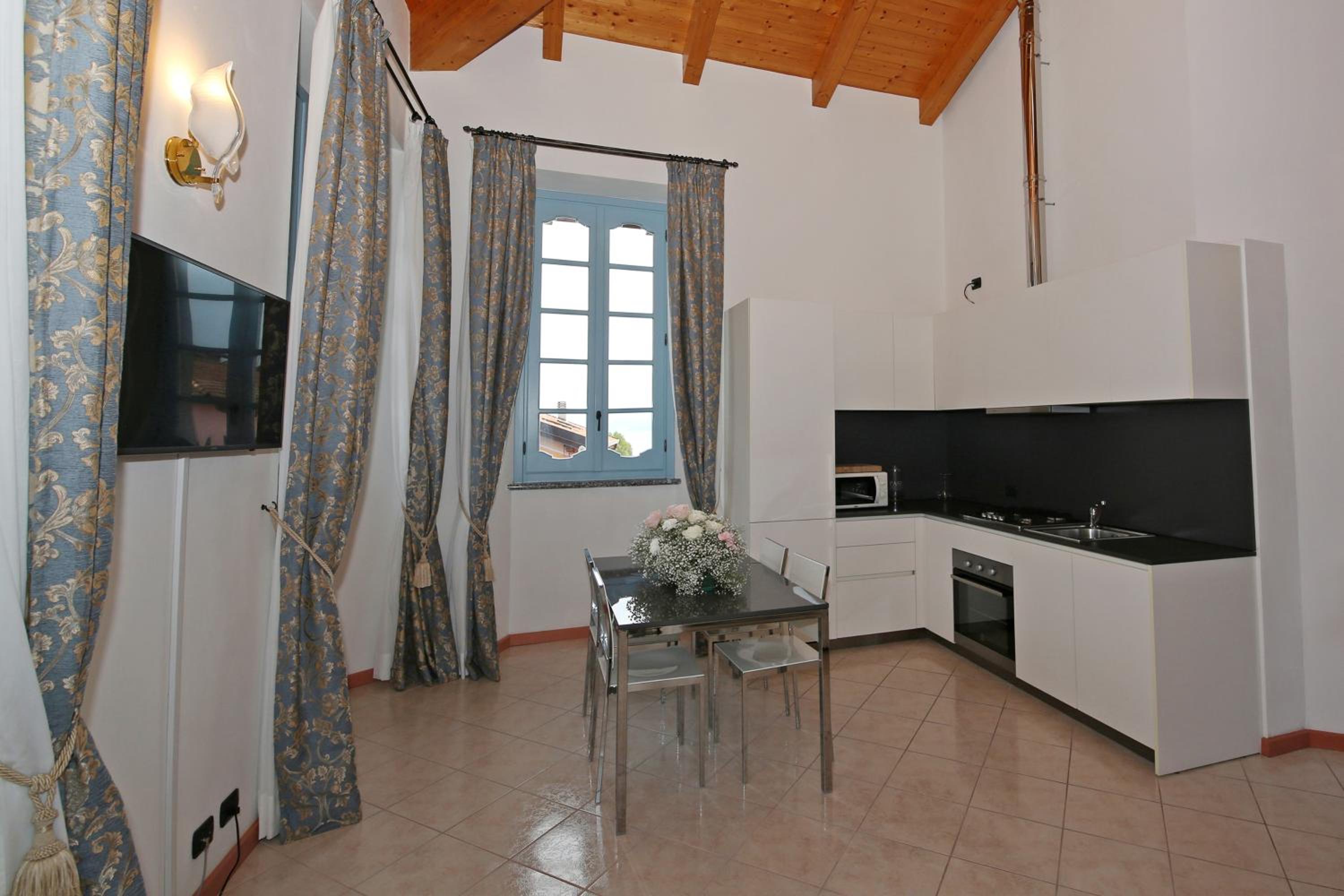 One-Bedroom Apartment photo 2