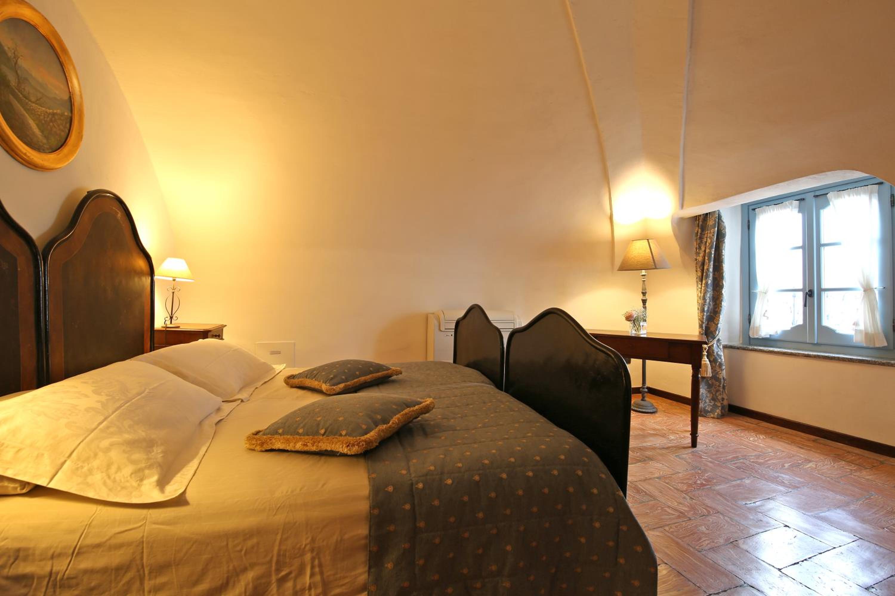Two-Bedroom Apartment with Terrace - Split Level photo 2