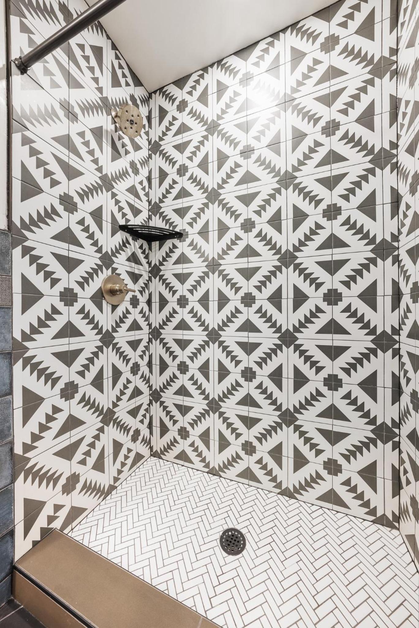 Double - Photo 10