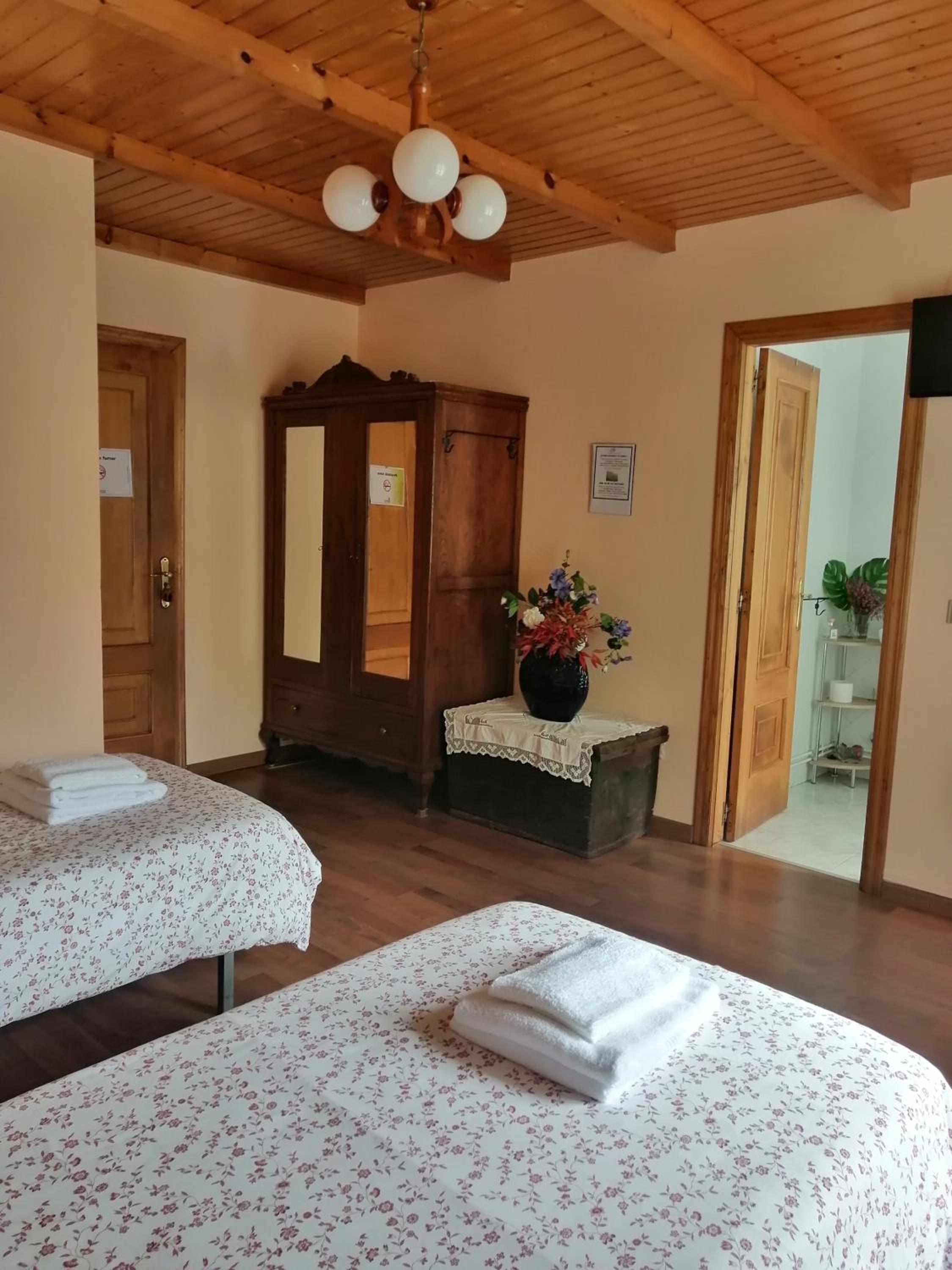 Triple Room with Bathroom - Photo 1