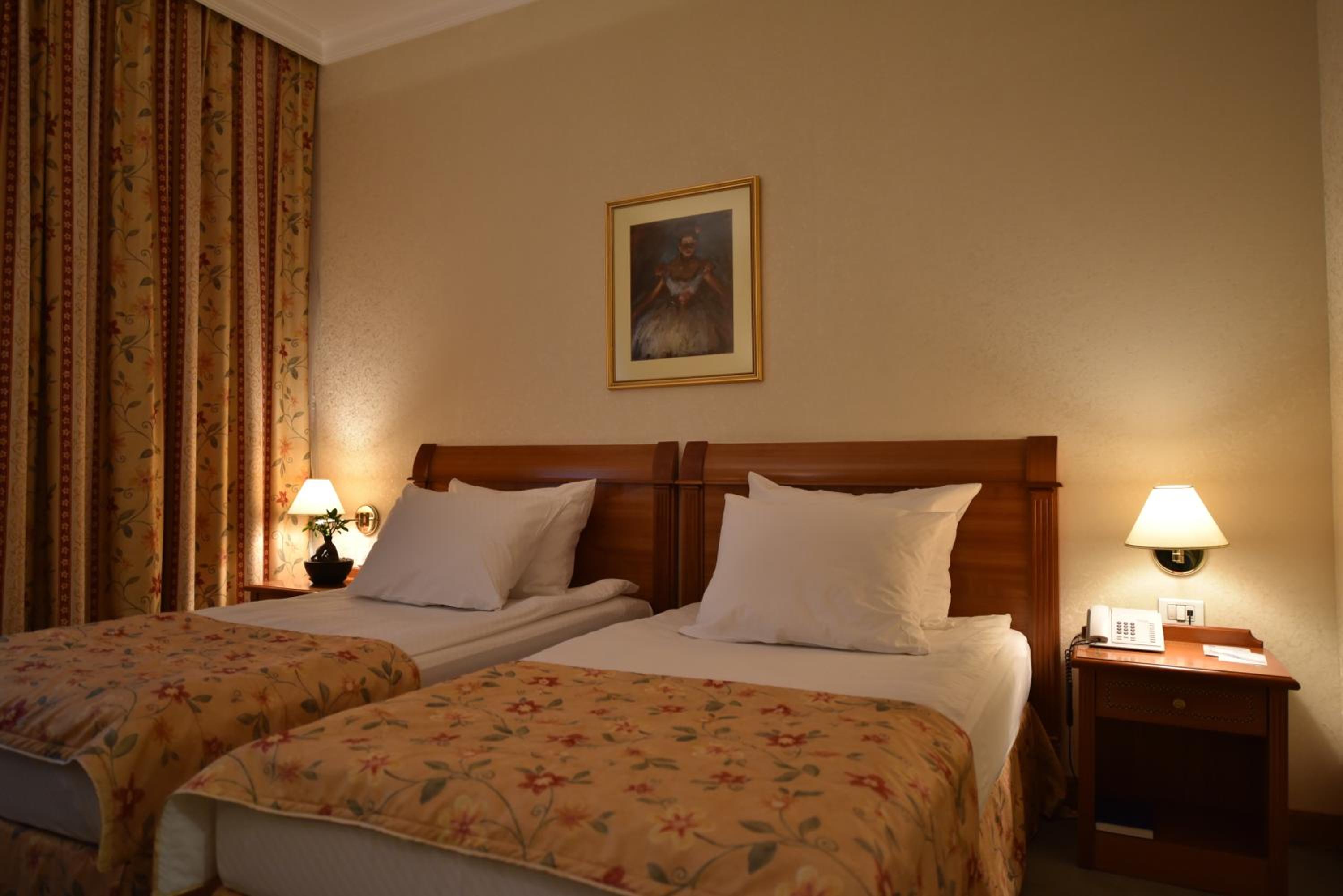 Twin Room - Photo 1
