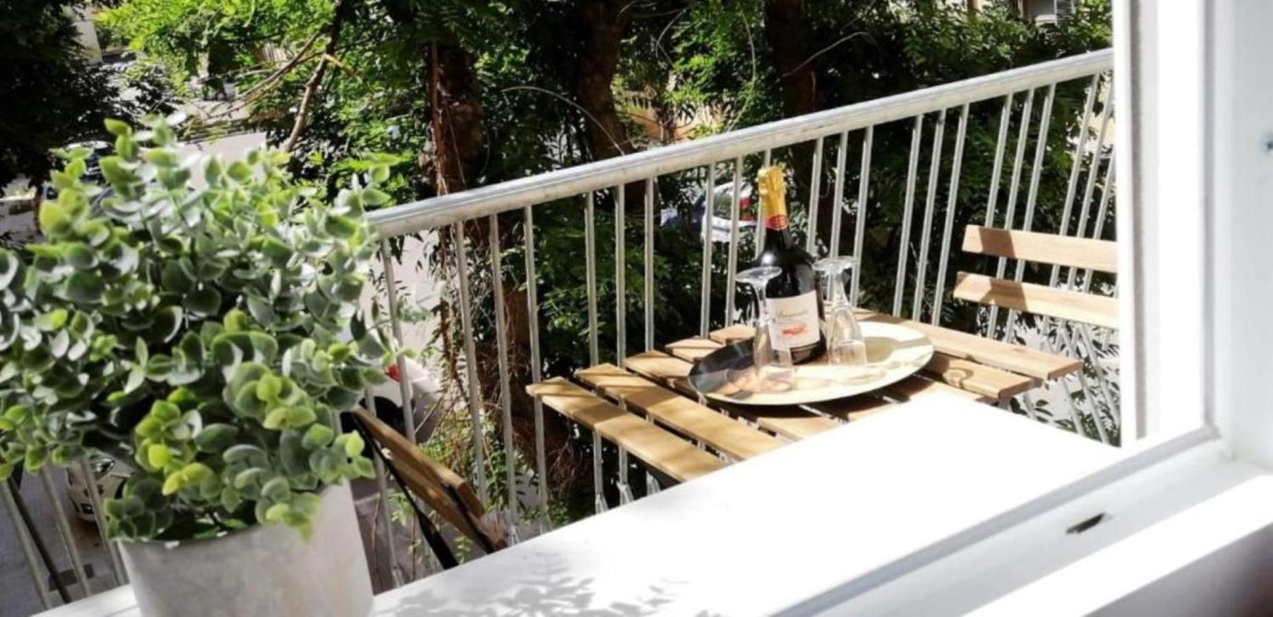 Double Room with Balcony - Photo 8