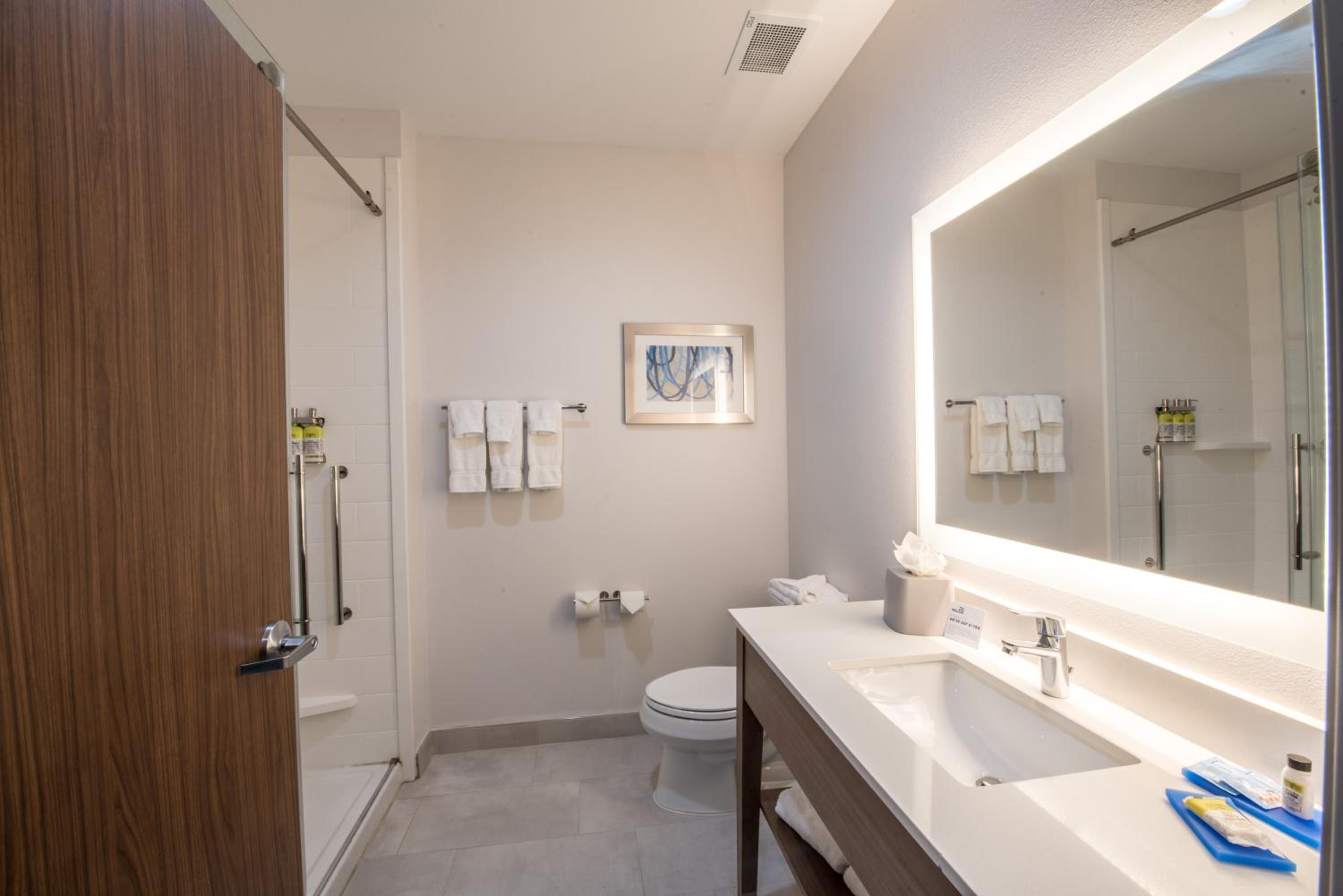 Queen Suite with Two Queen Beds photo 2
