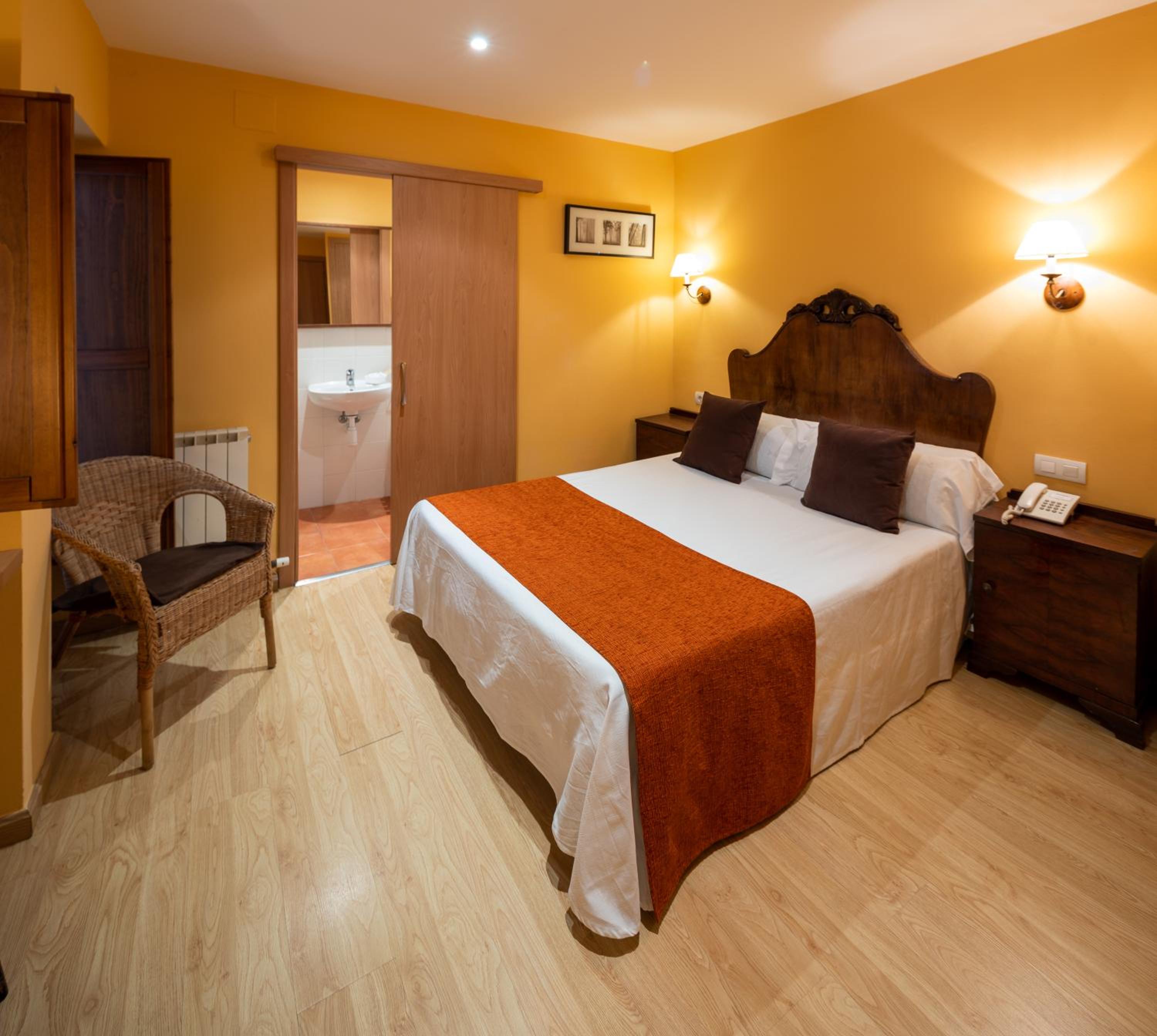 Economy Double Room photo 3