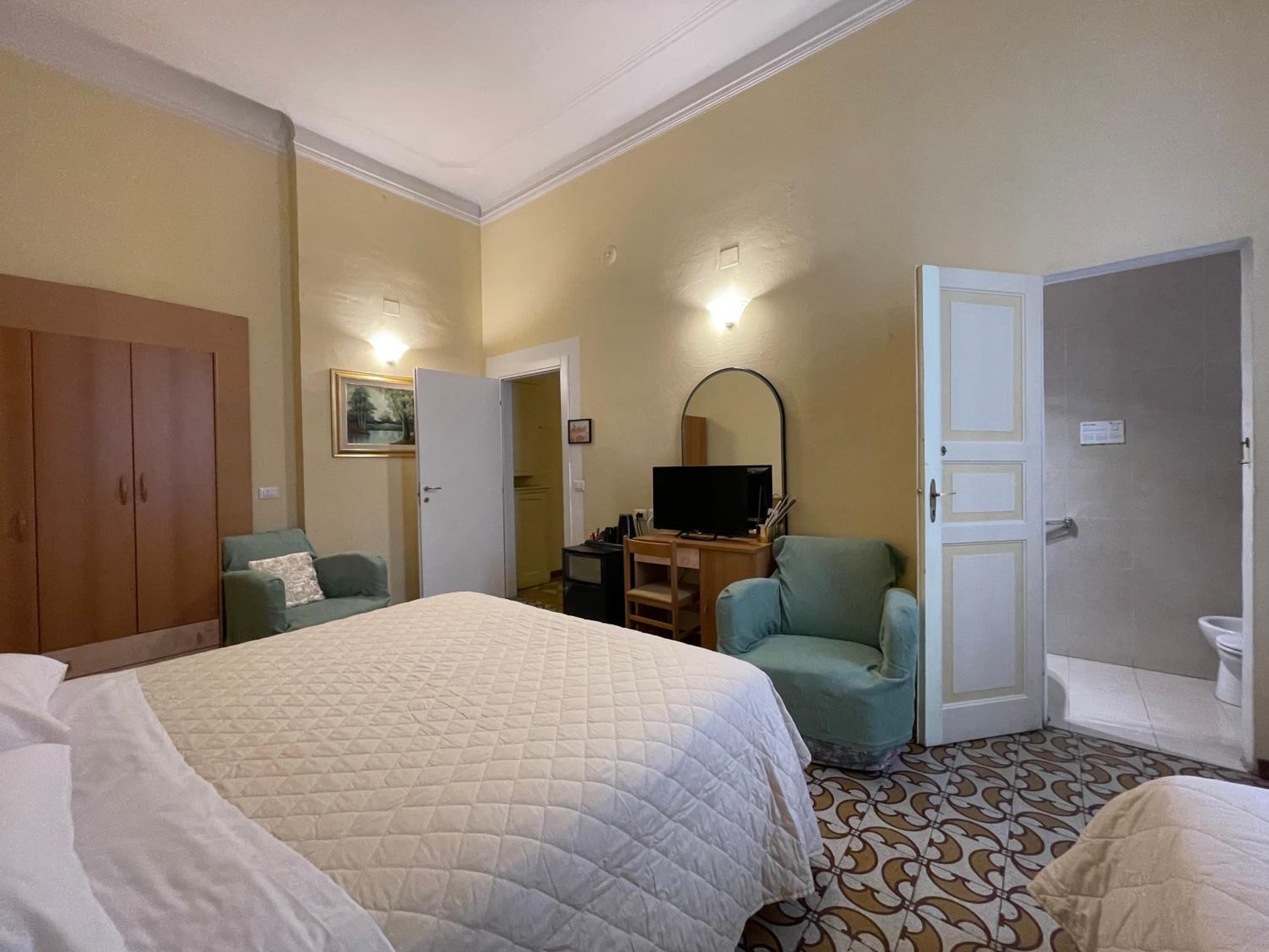 Triple Room with Internal Private Bathroom