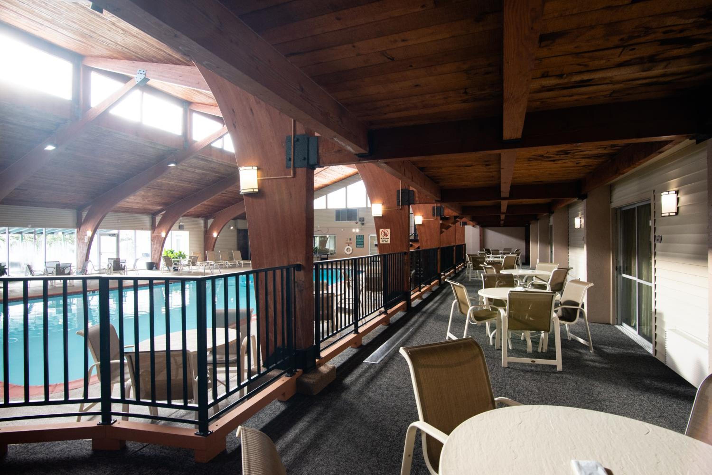 Double Room with Two Double Beds, Balcony and Pool View - Non-Smoking - Photo 2