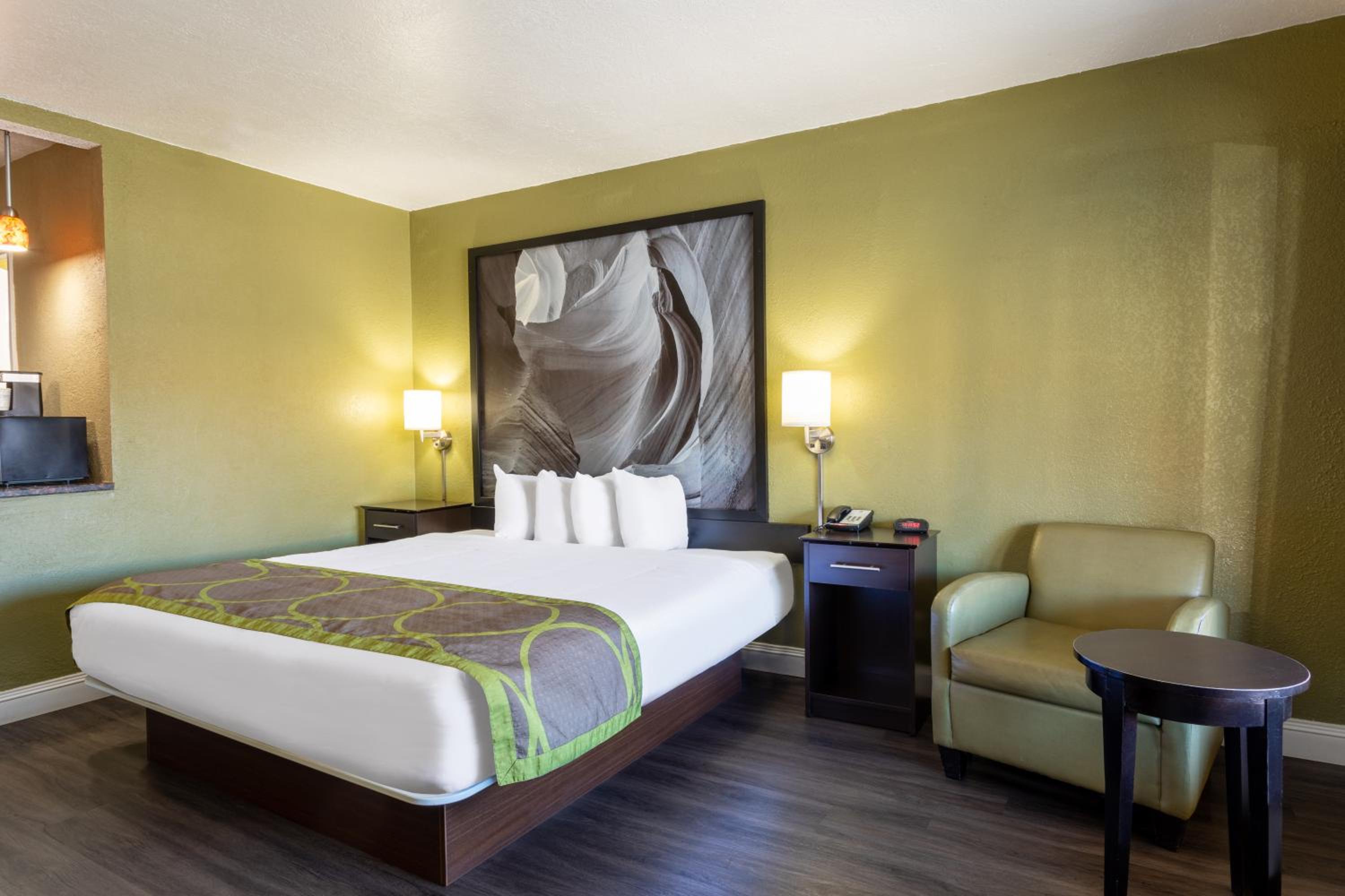 King Room - Non-Smoking - Photo 1