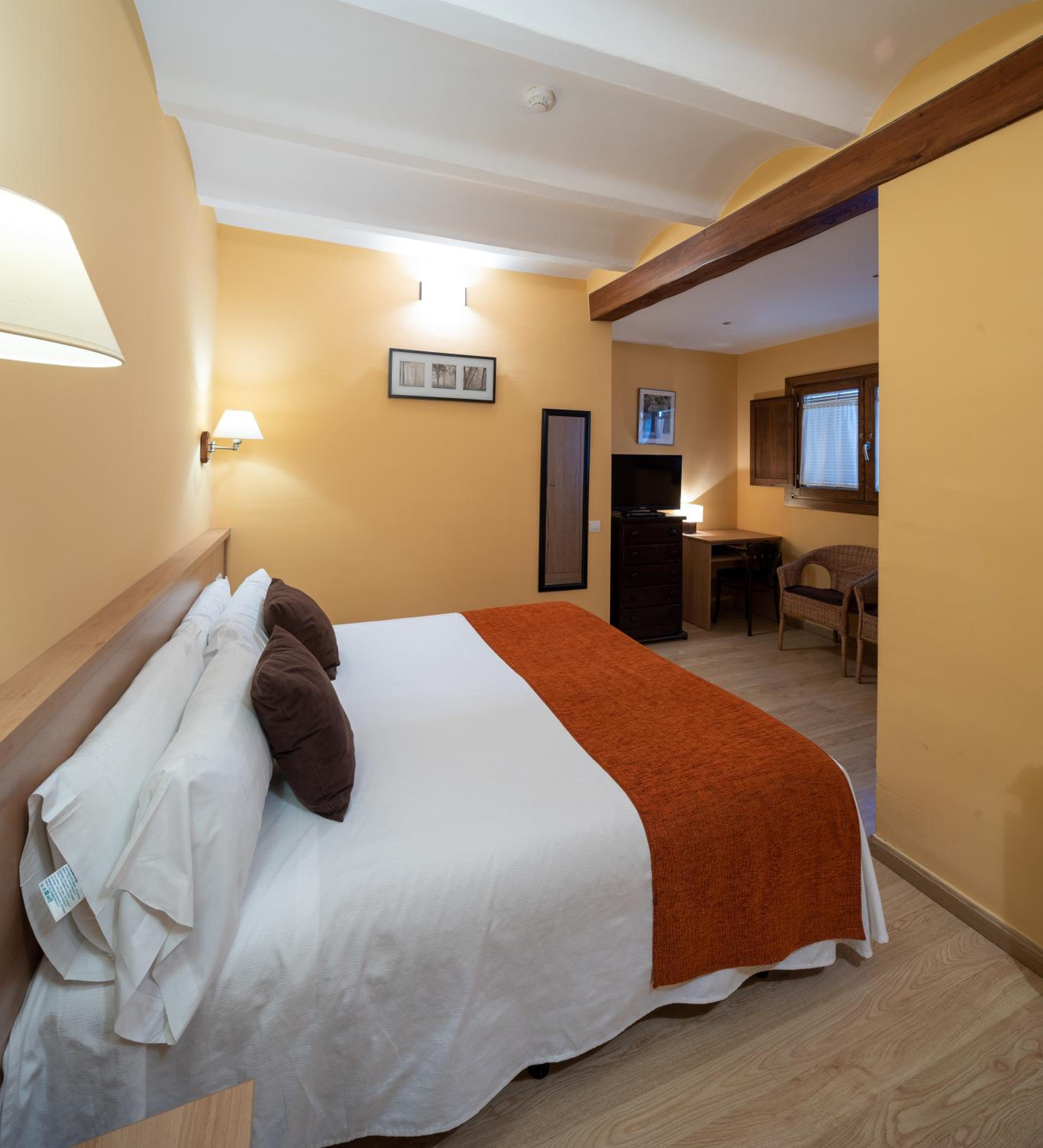 Superior Double or Twin Room - Photo 3
