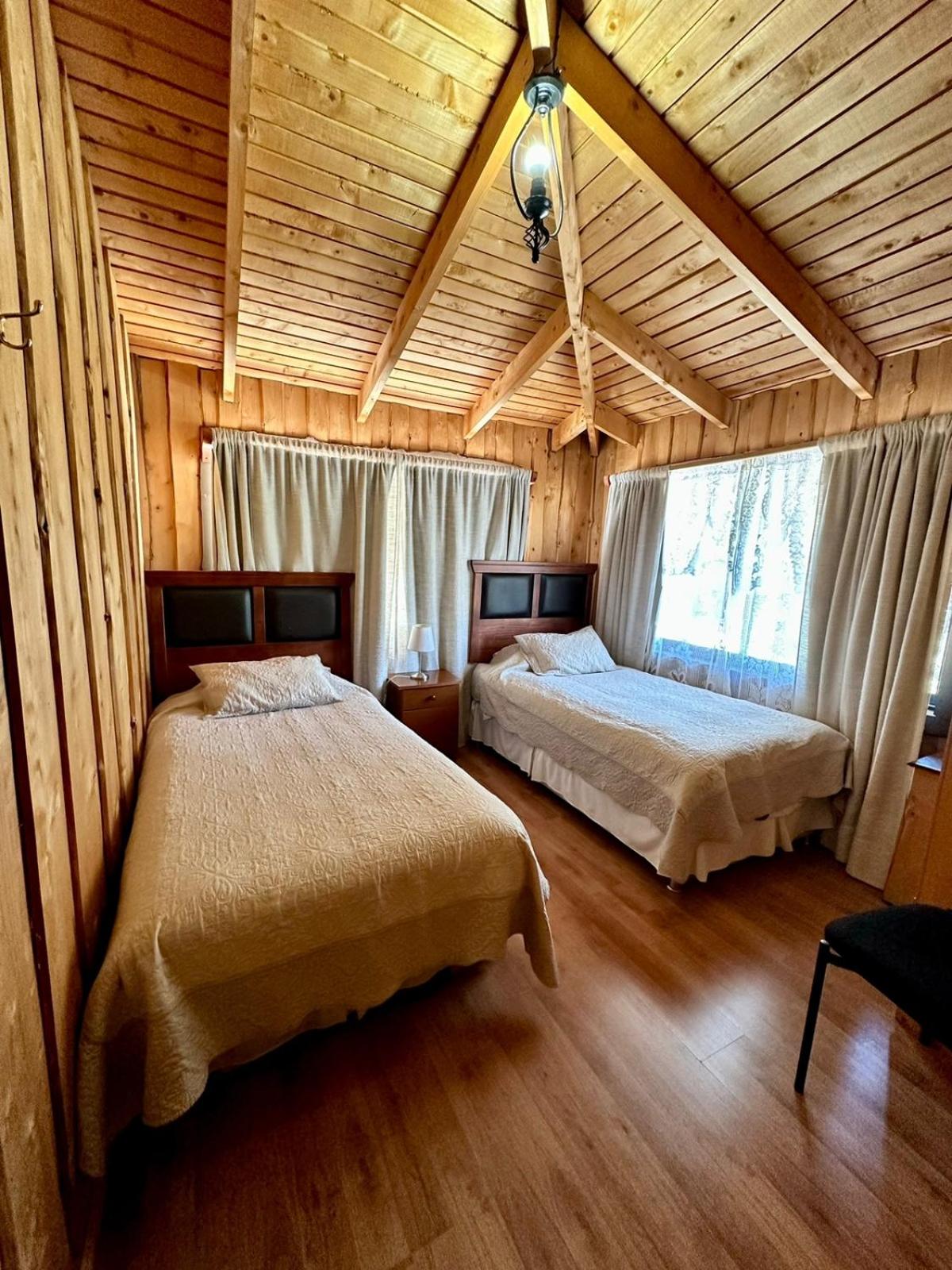 Twin Room with Private Bathroom photo 3