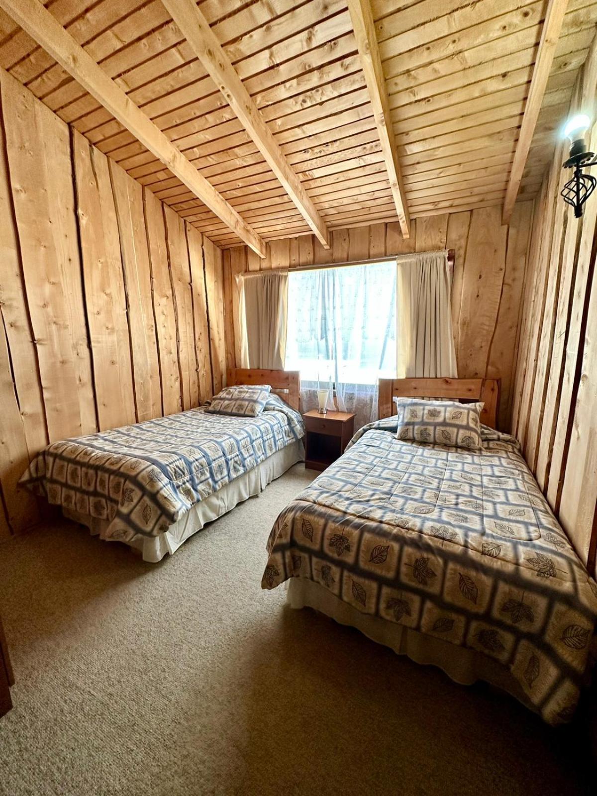 Twin Room with Private Bathroom photo 2