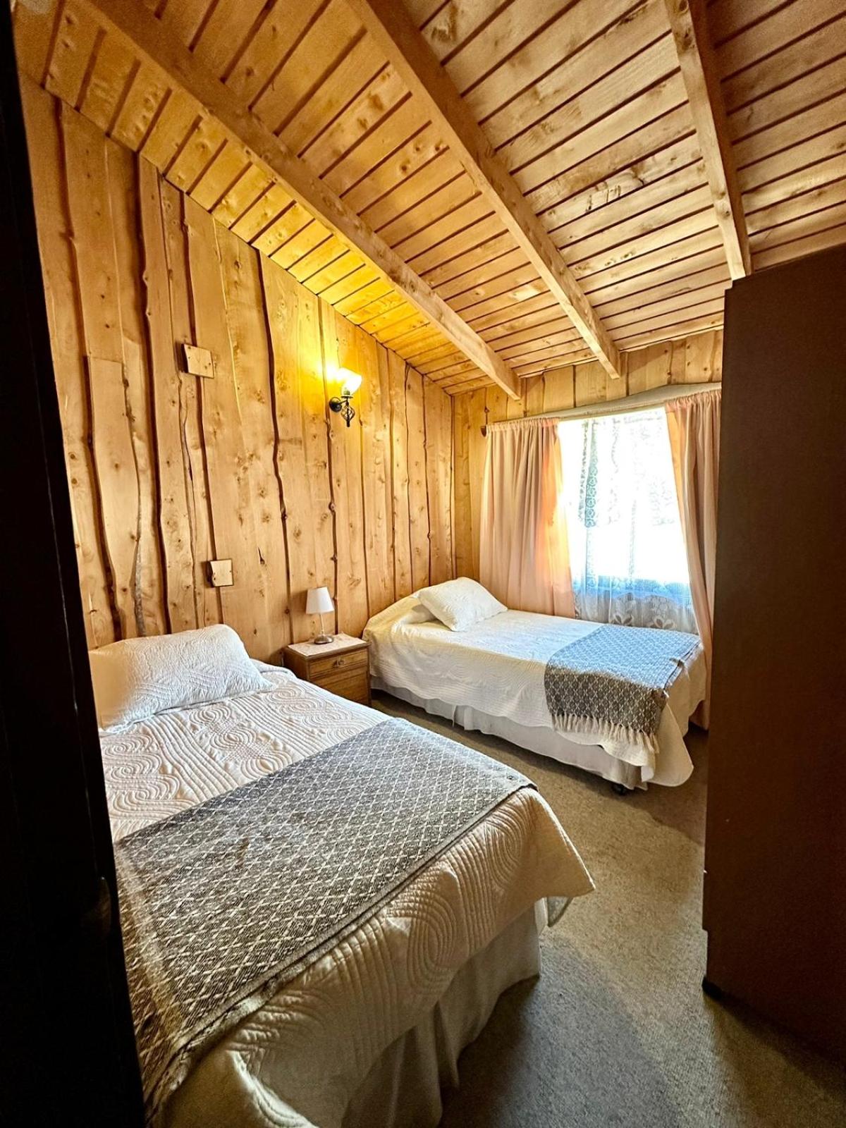 Twin Room with Private Bathroom photo 1