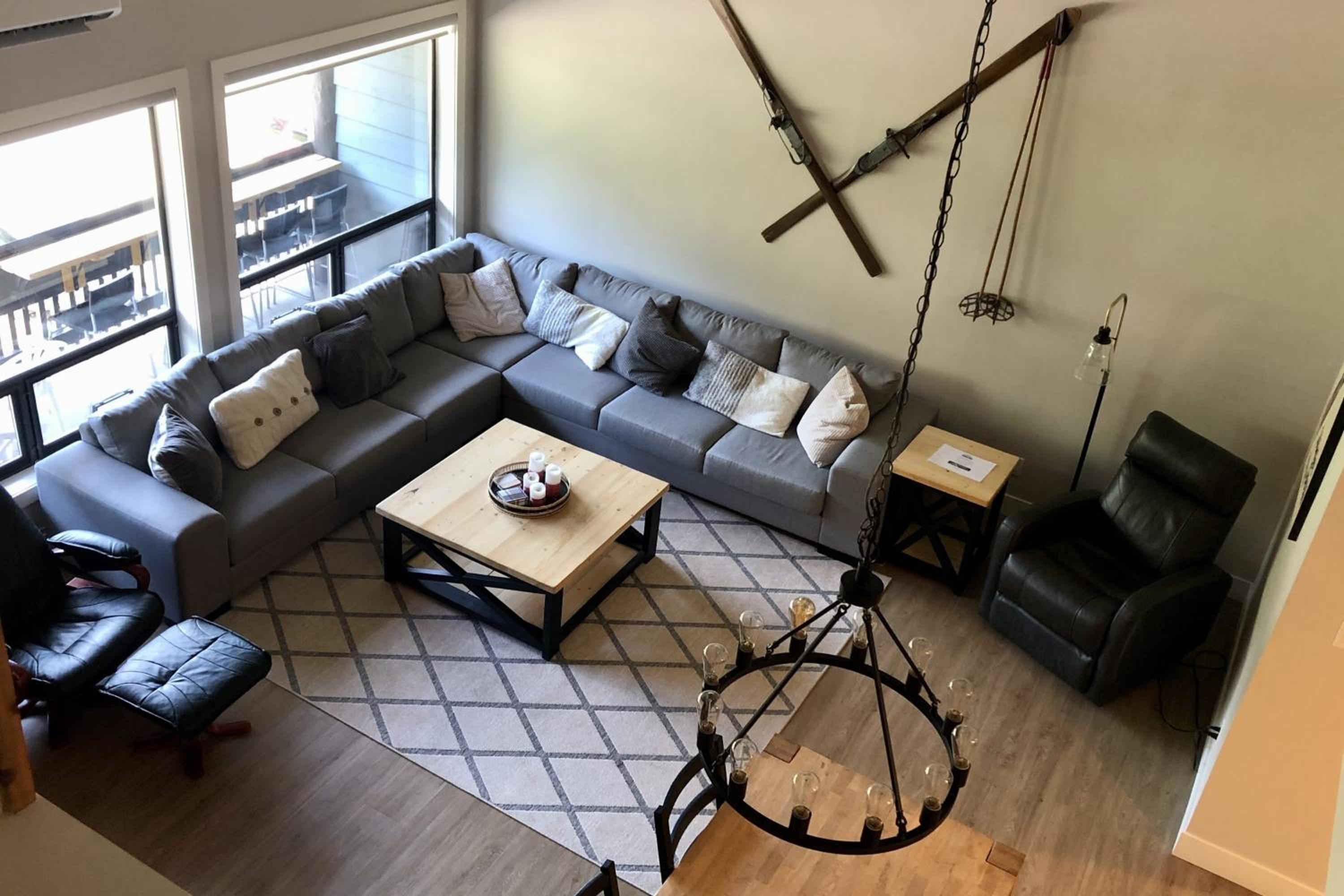Deluxe Three-Bedroom Apartment with Loft photo 1