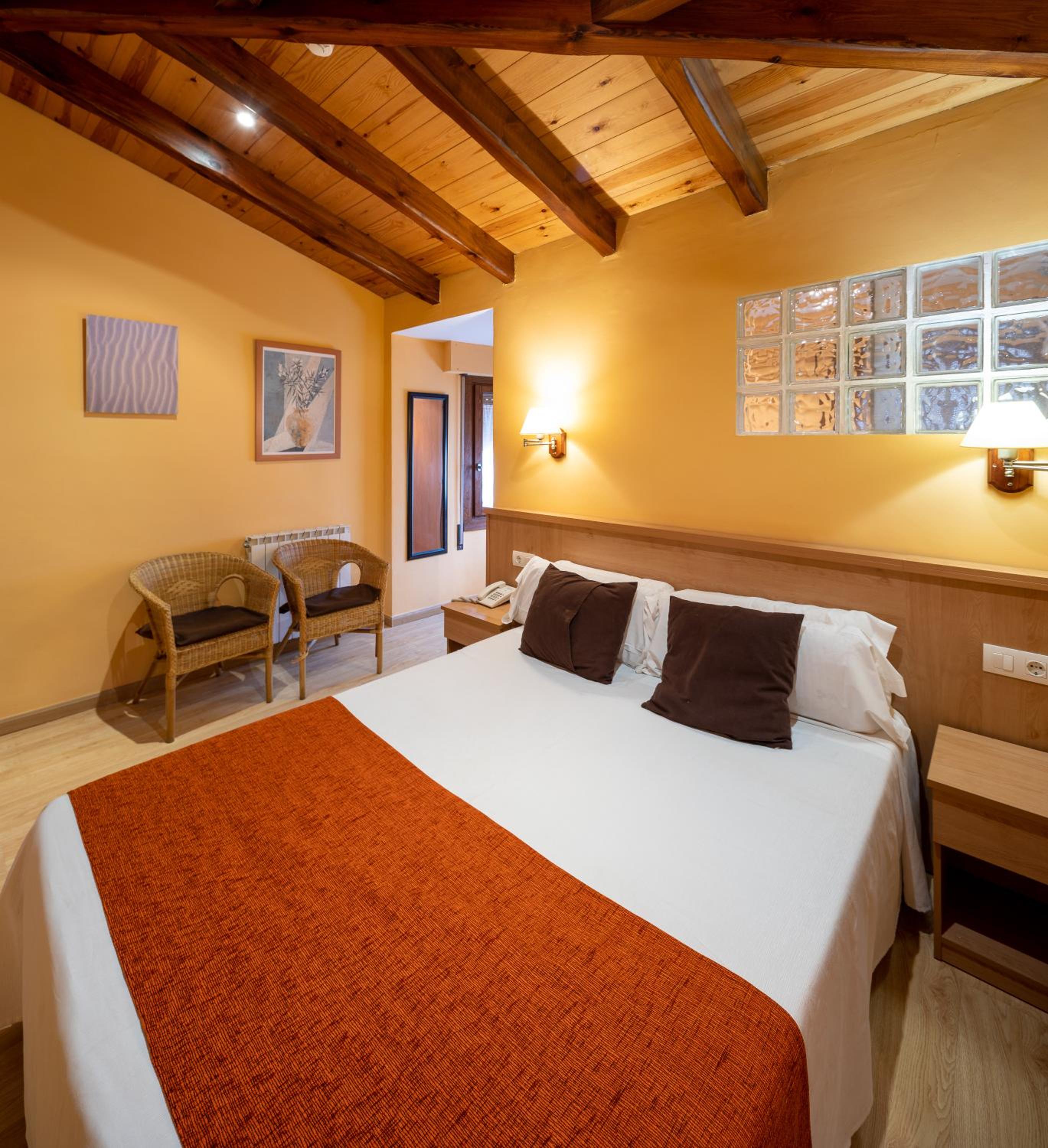 Superior Double or Twin Room - Photo 4