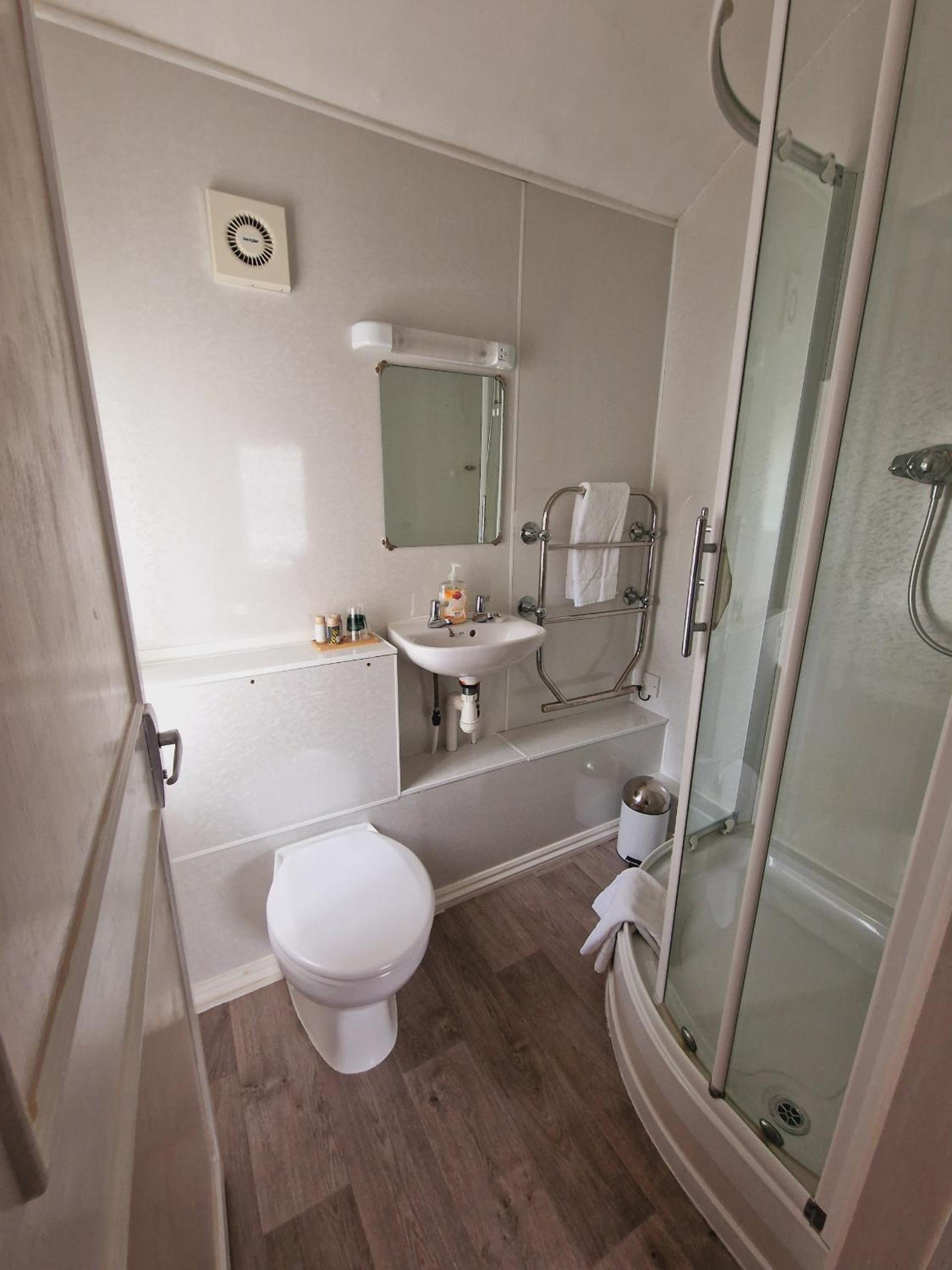 Standard King Room photo 3