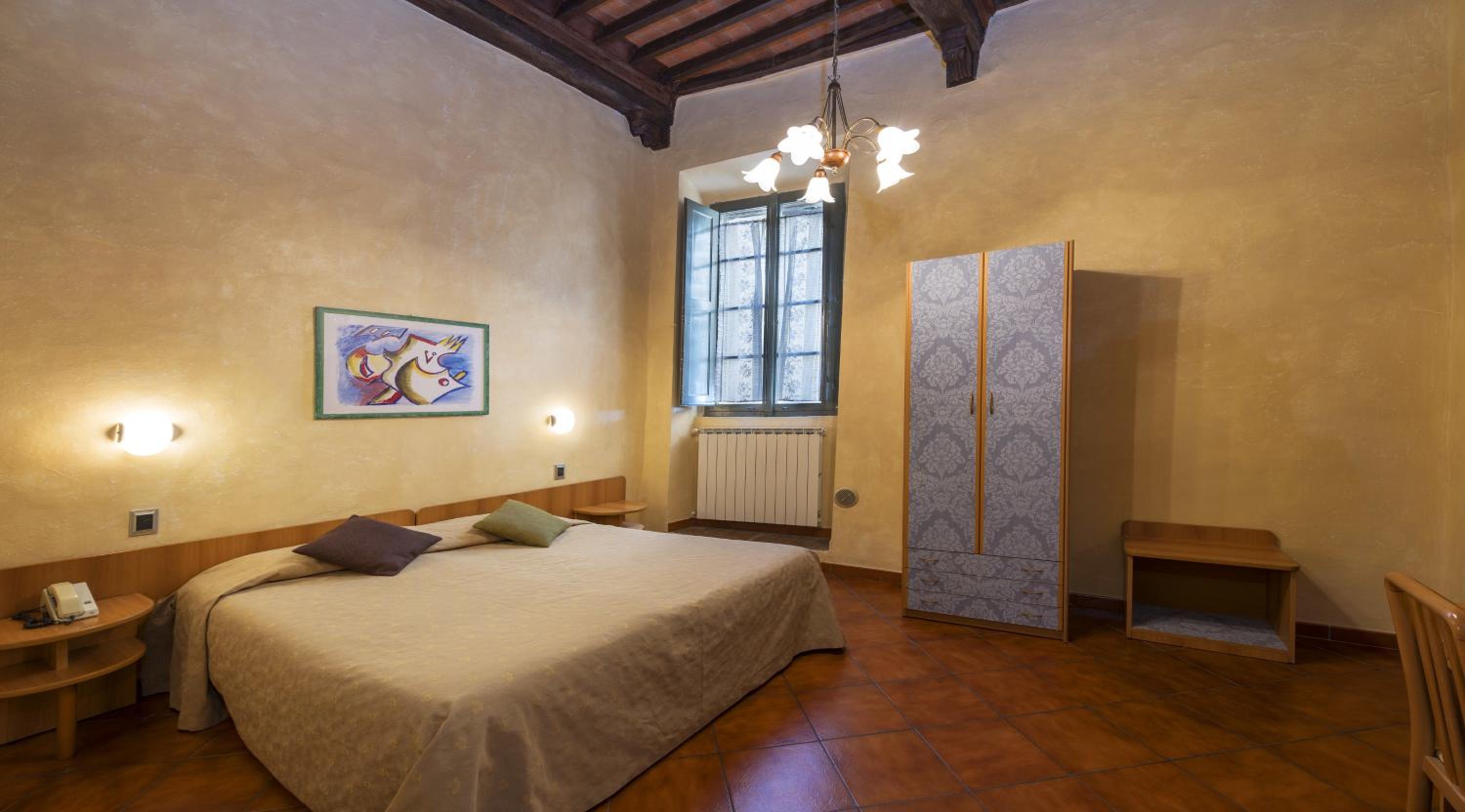 Standard Double or Twin Room - Photo 3