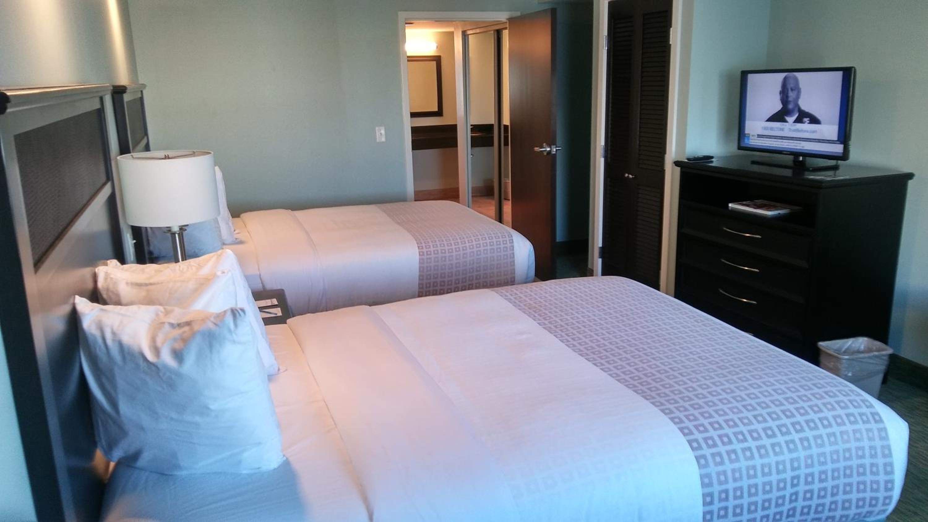 Pool Side Two Double Beds - Photo 3