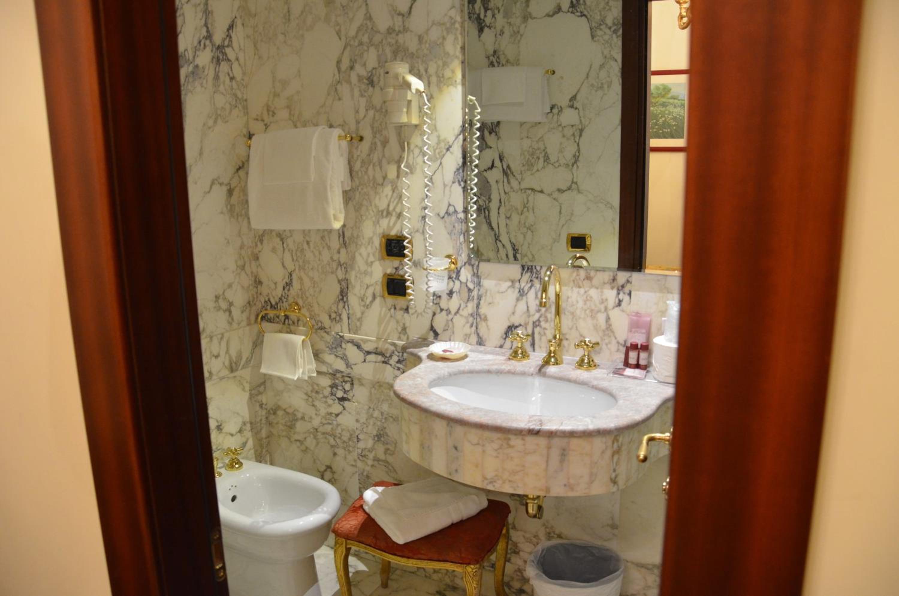 Classic Double Or Twin Room photo 2