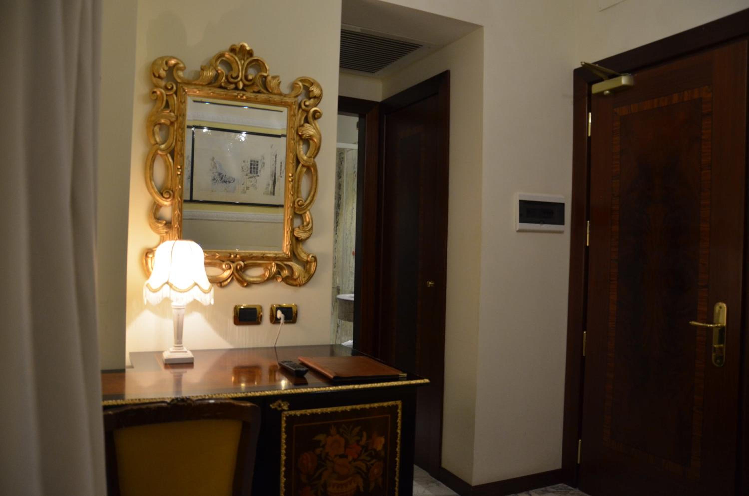 Single Room photo 2