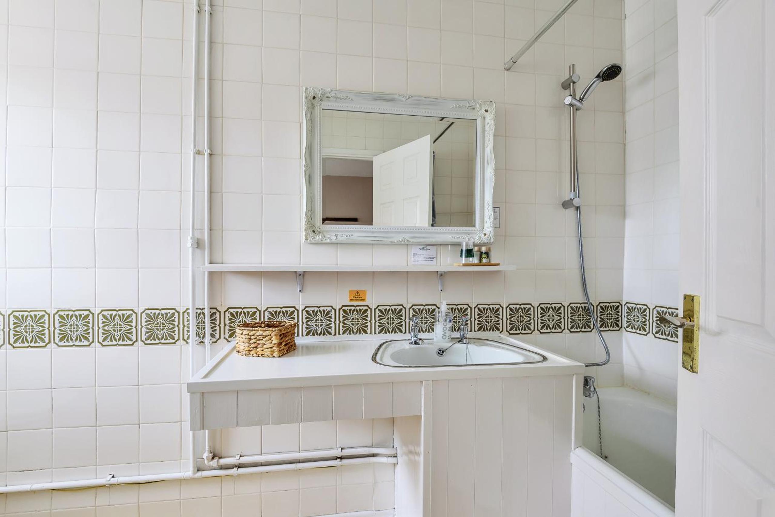 Double Room With Private Bathroom photo 3