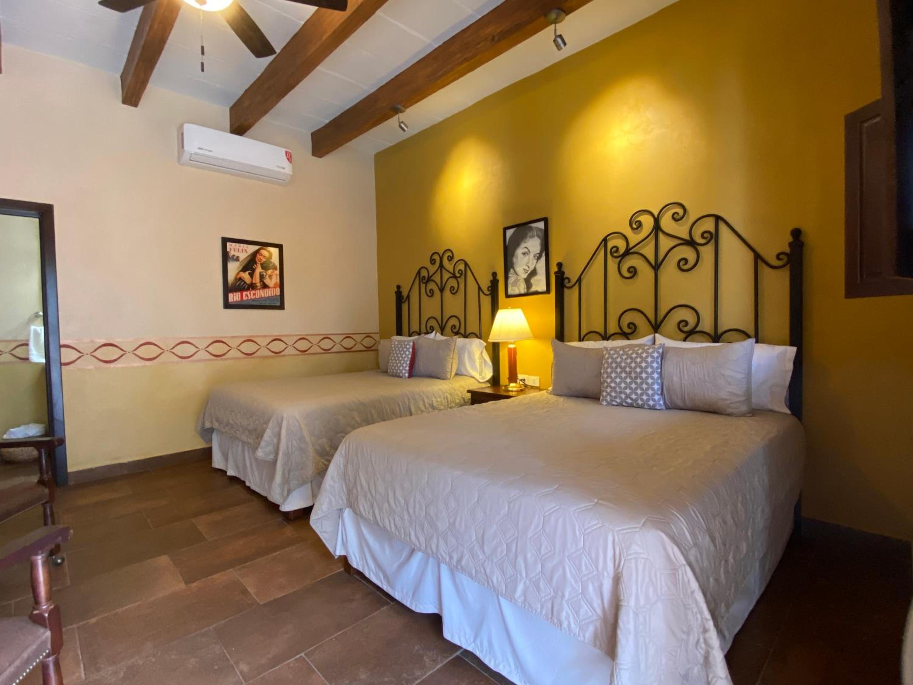 Queen Room with Two Queen Beds - Photo 3