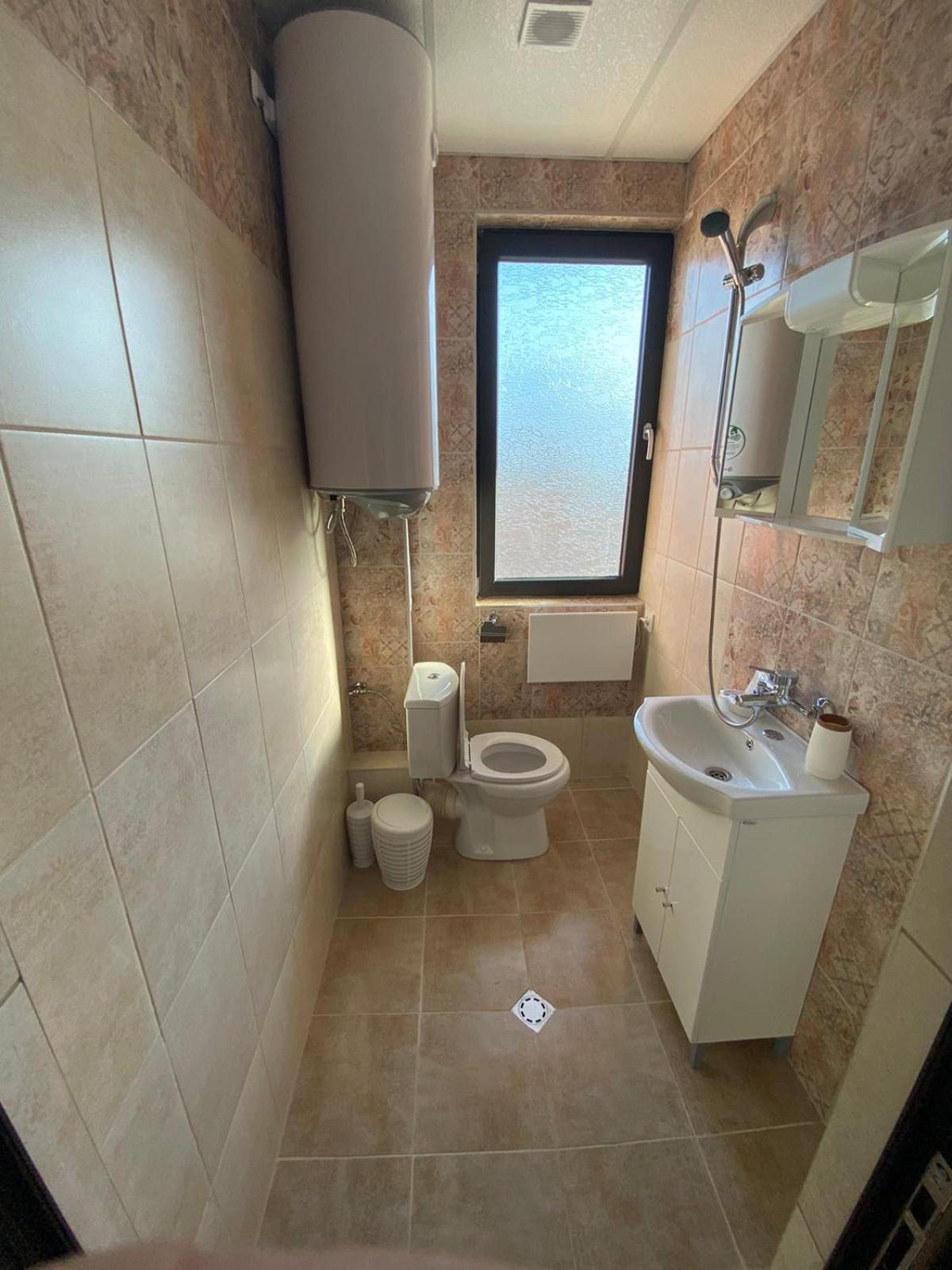 Apartment with Balcony - Photo 6