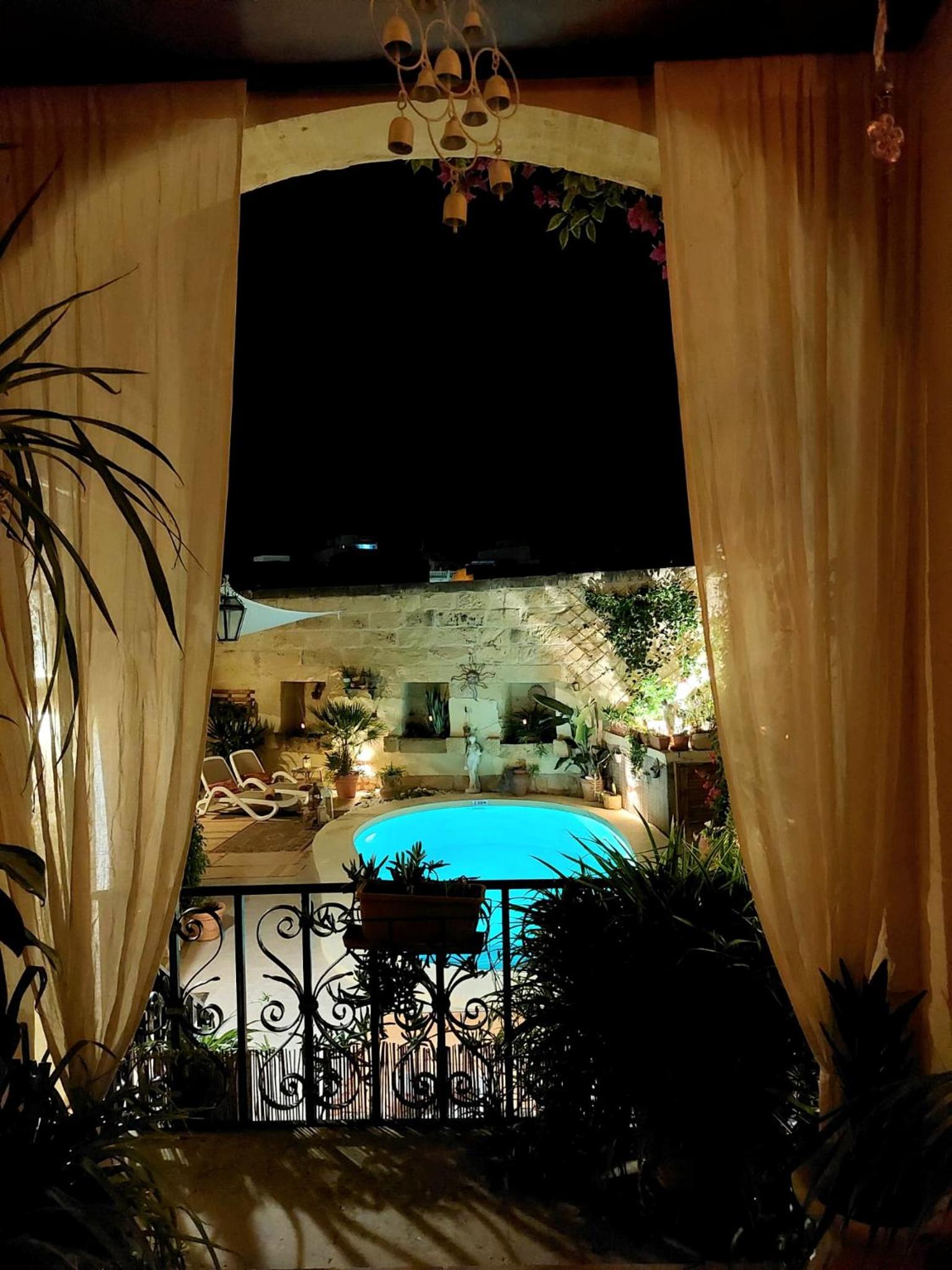 Double Room with Private Bathroom - Photo 78