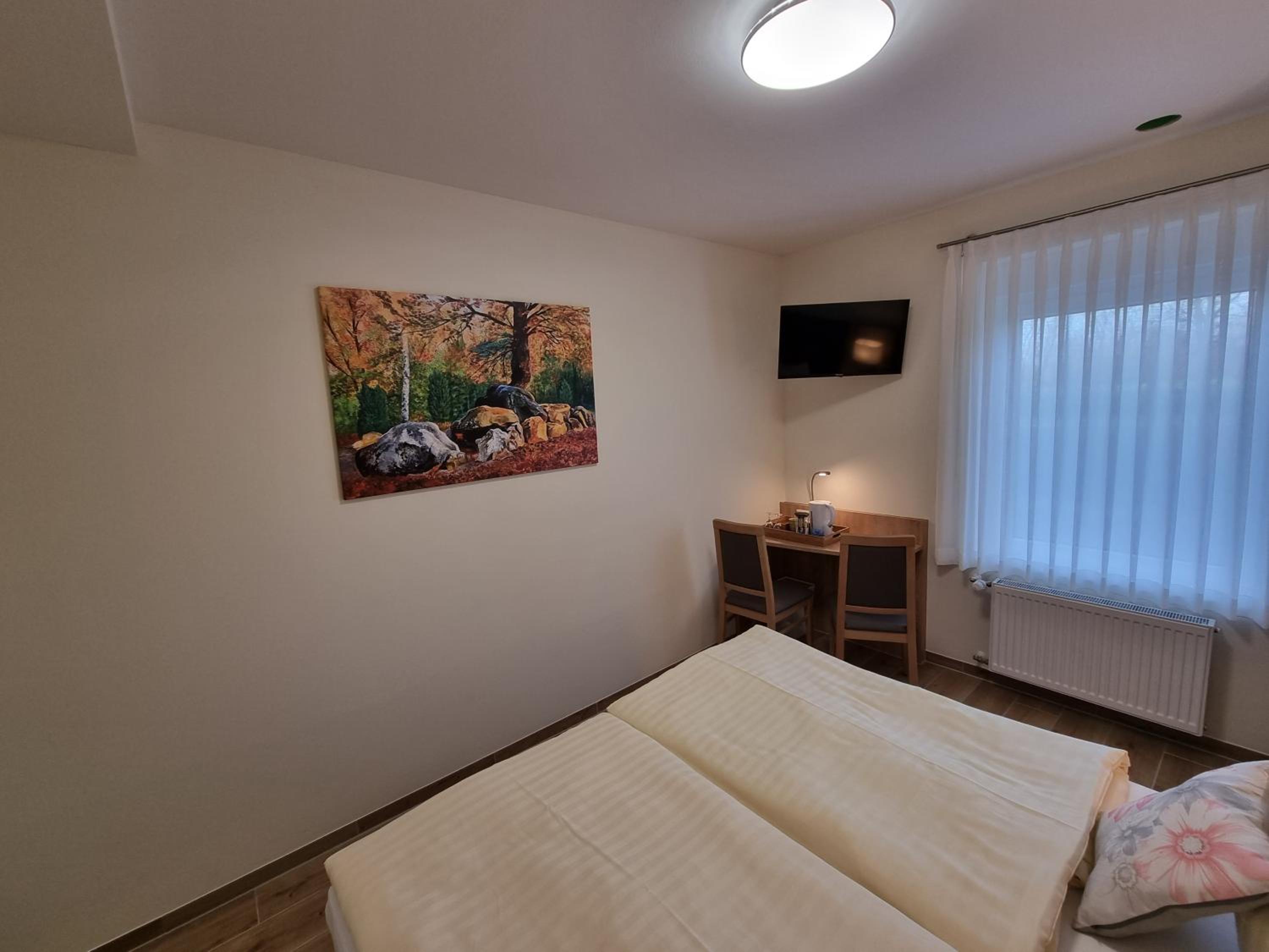Double or Twin Room with Private Bathroom - Photo 14