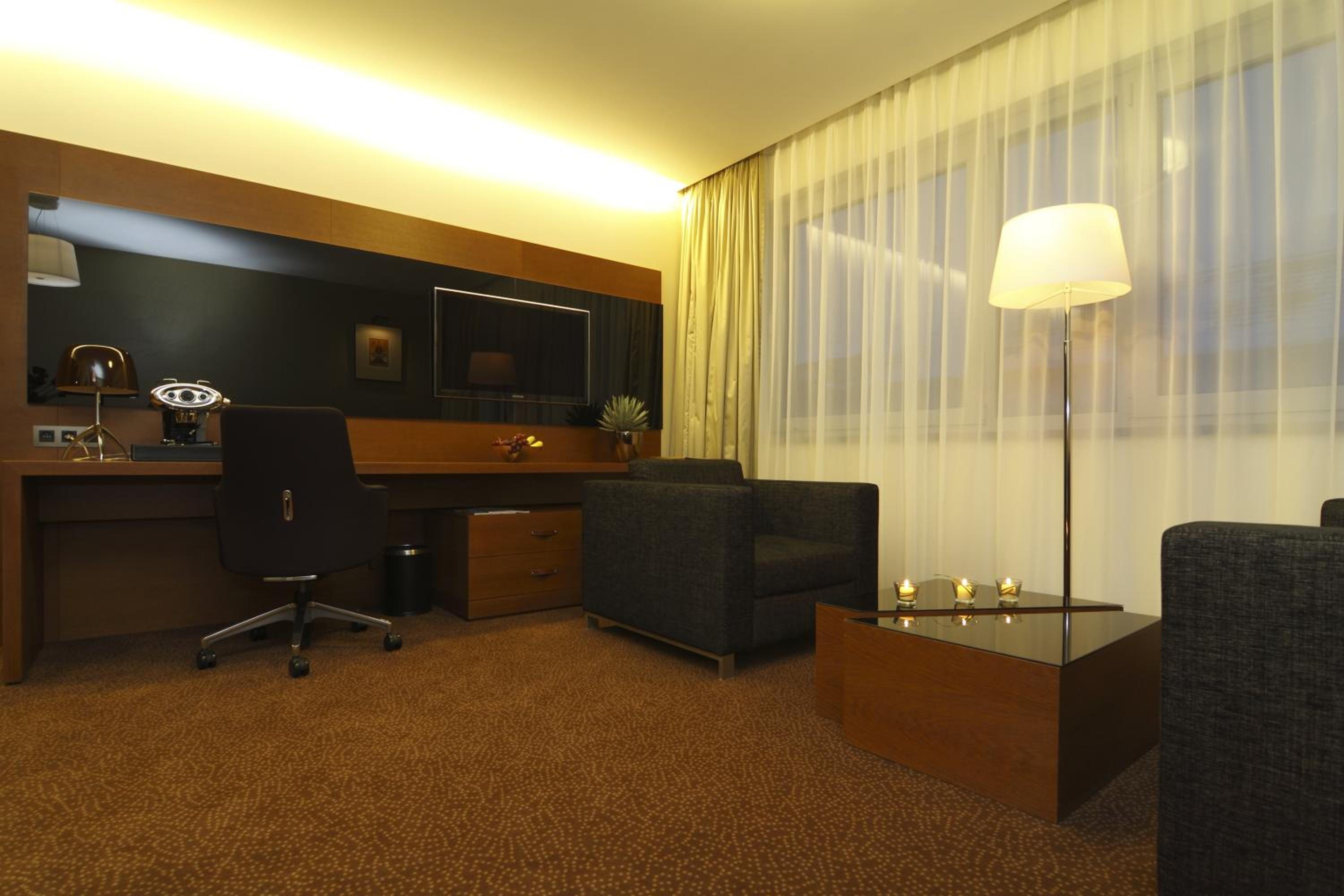 Suite - Photo 2