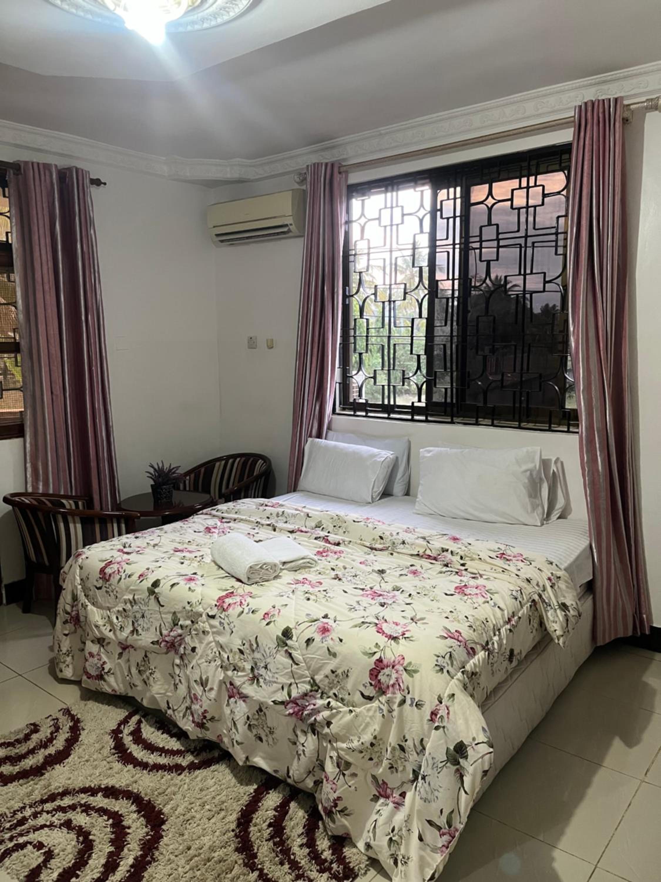 Deluxe Room (2 Adults + 1 Child)