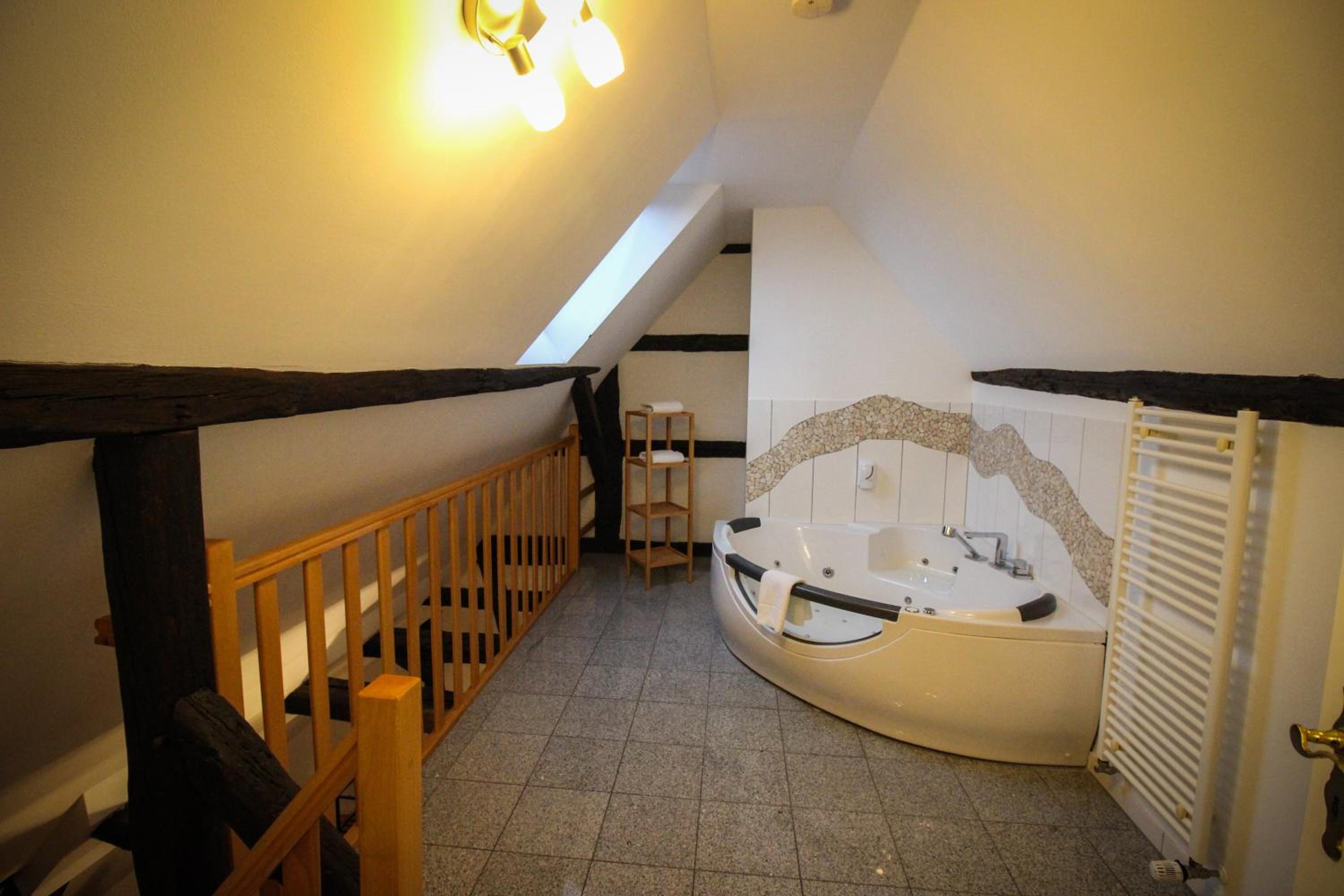 Double Room with Spa Bath photo 2