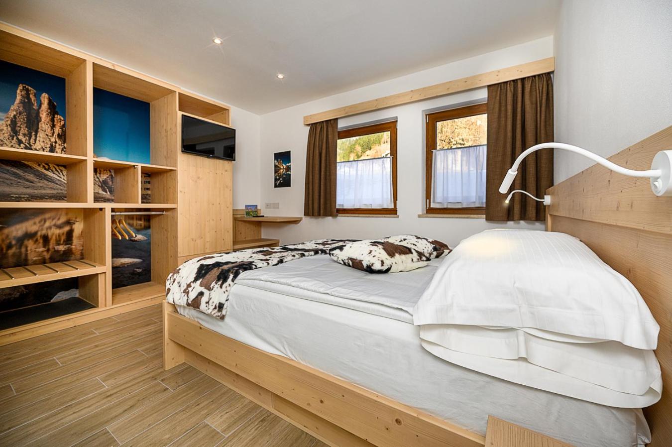 Double or Twin Room with Private Bathroom photo 2