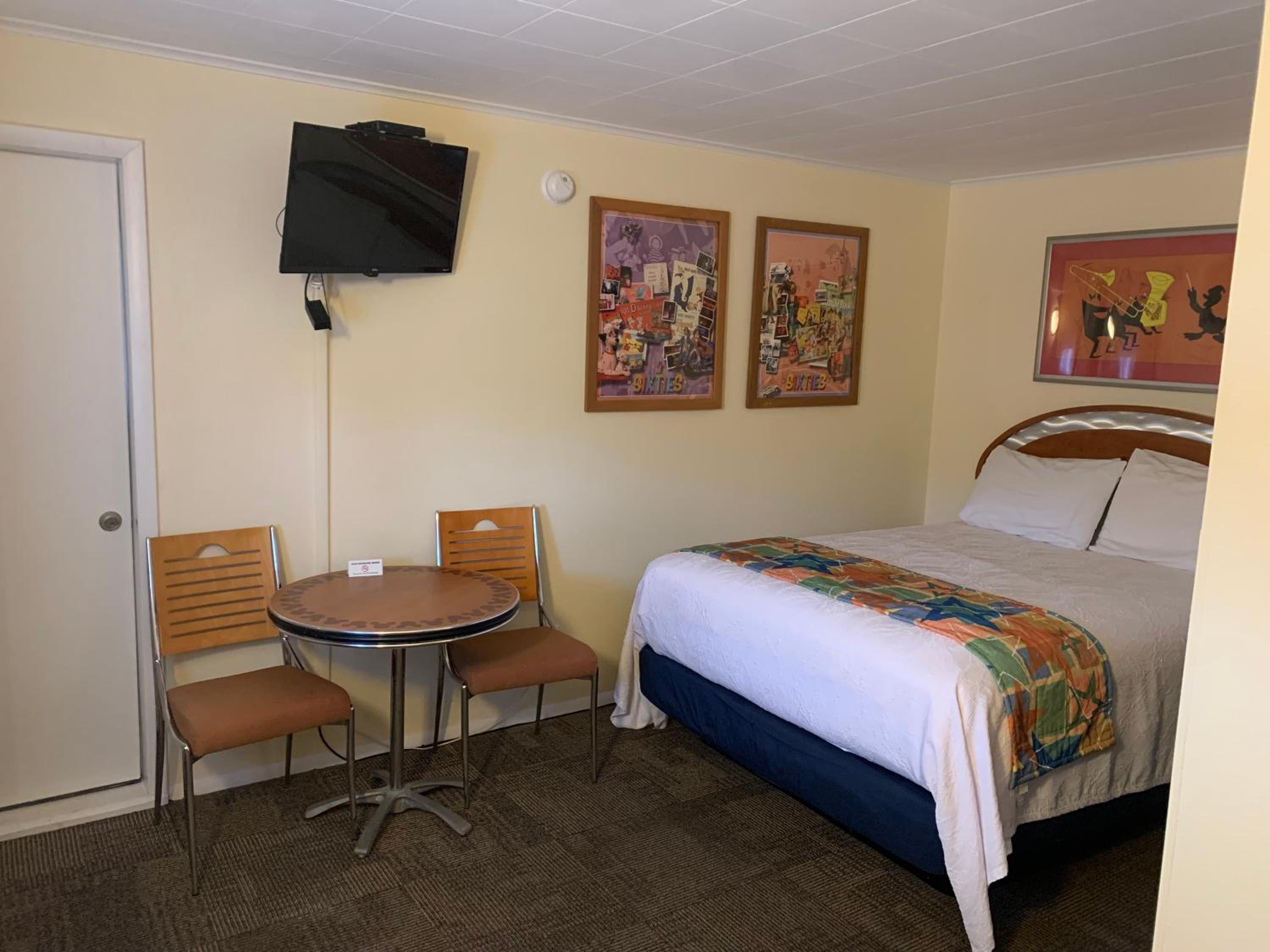 Queen Suite - Photo 3