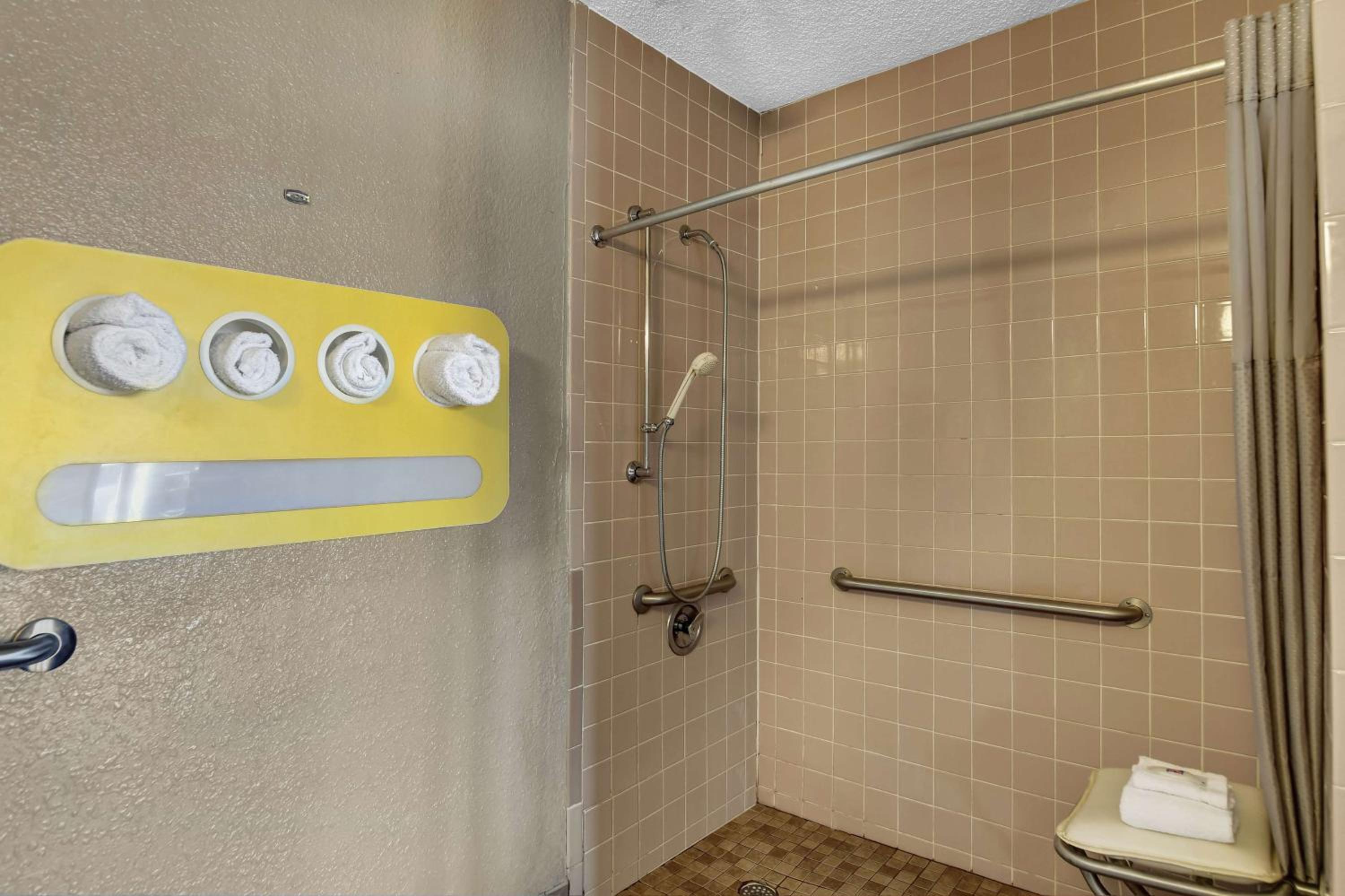Queen Room - Disability Access - Roll in Shower photo 2