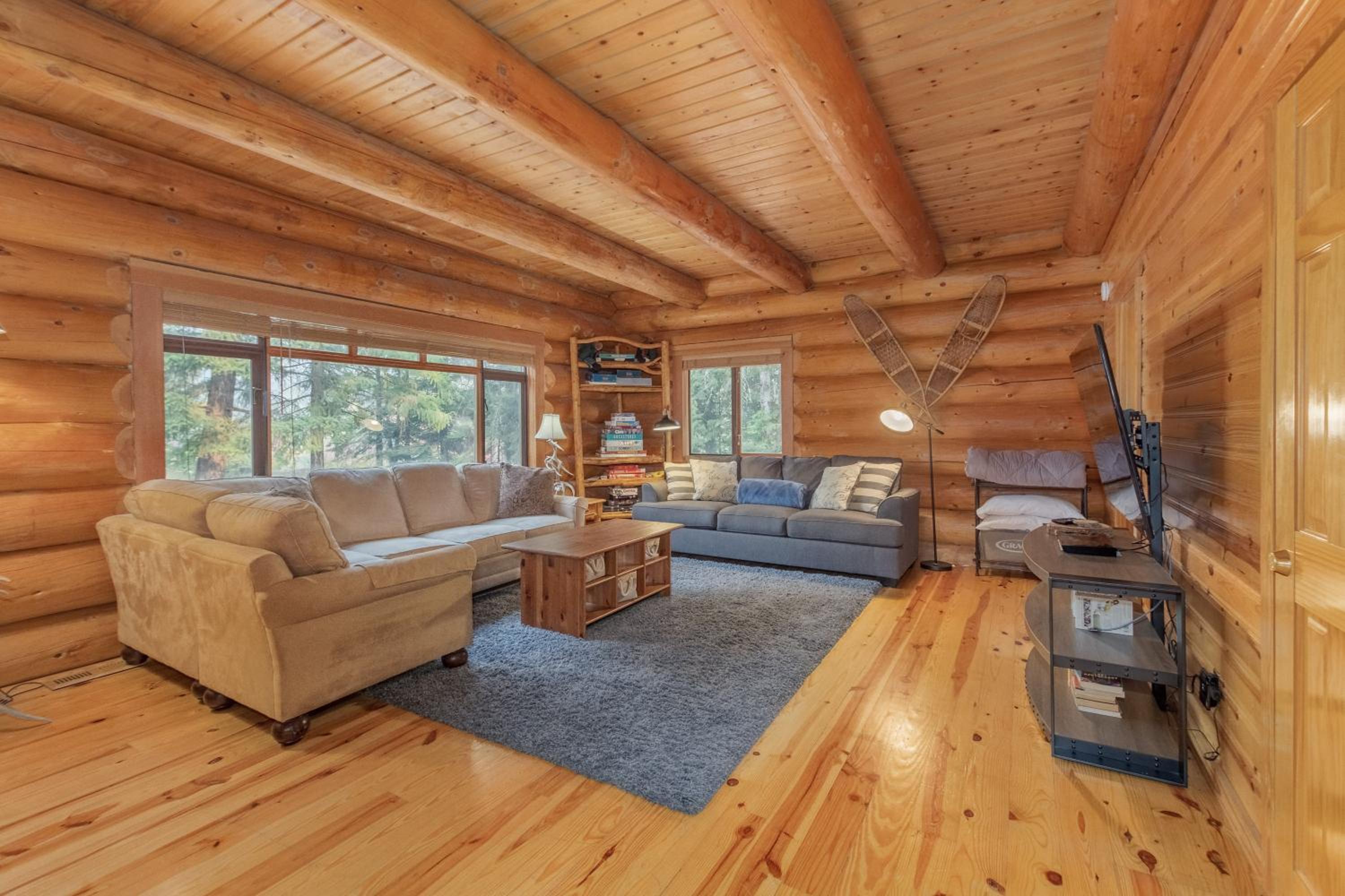 Three-Bedroom House photo 3