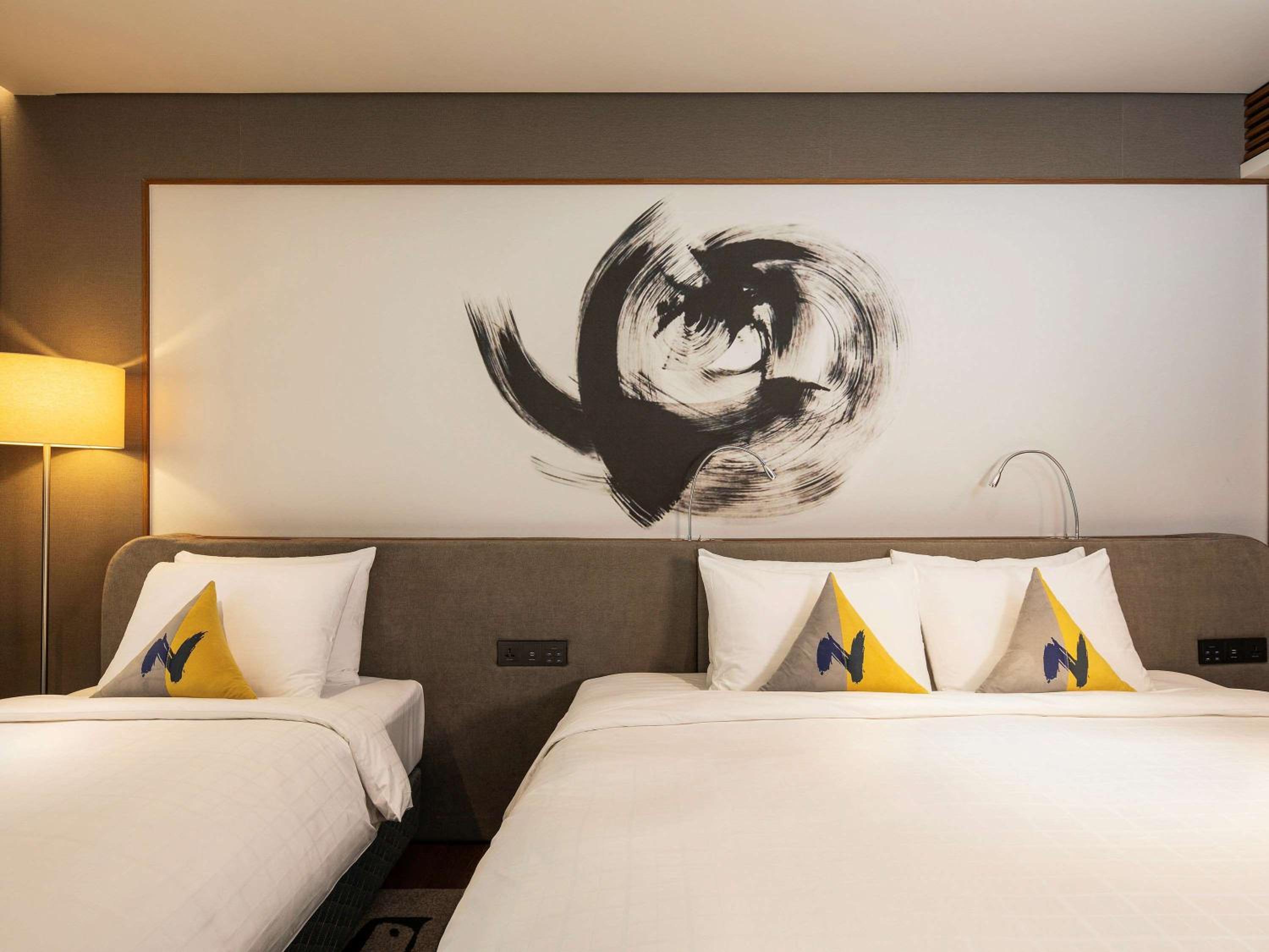 Superior Room with One Double Bed and One Single Bed - Photo 1