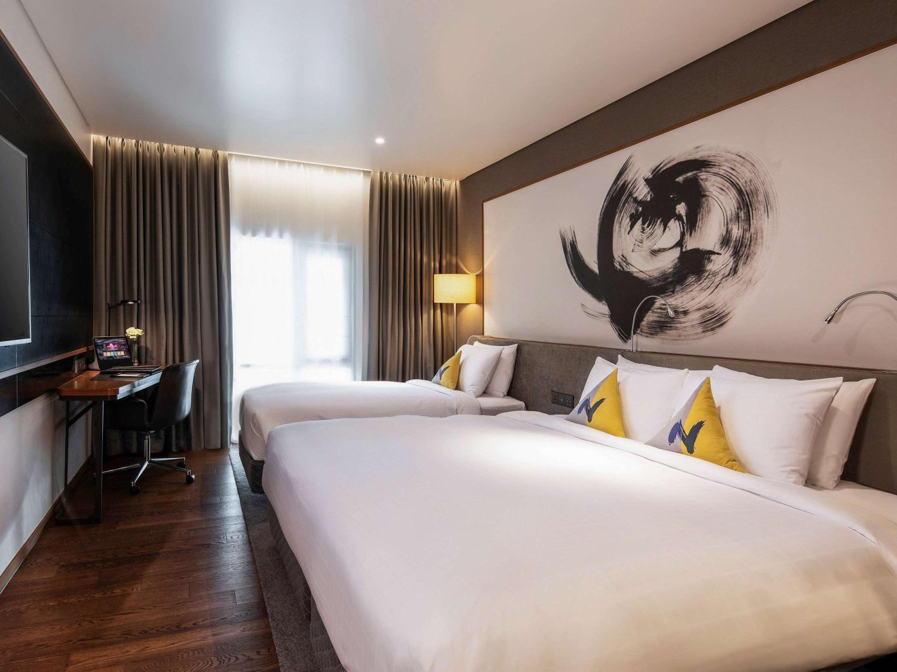 Superior Room with One Double Bed and One Single Bed - Photo 6