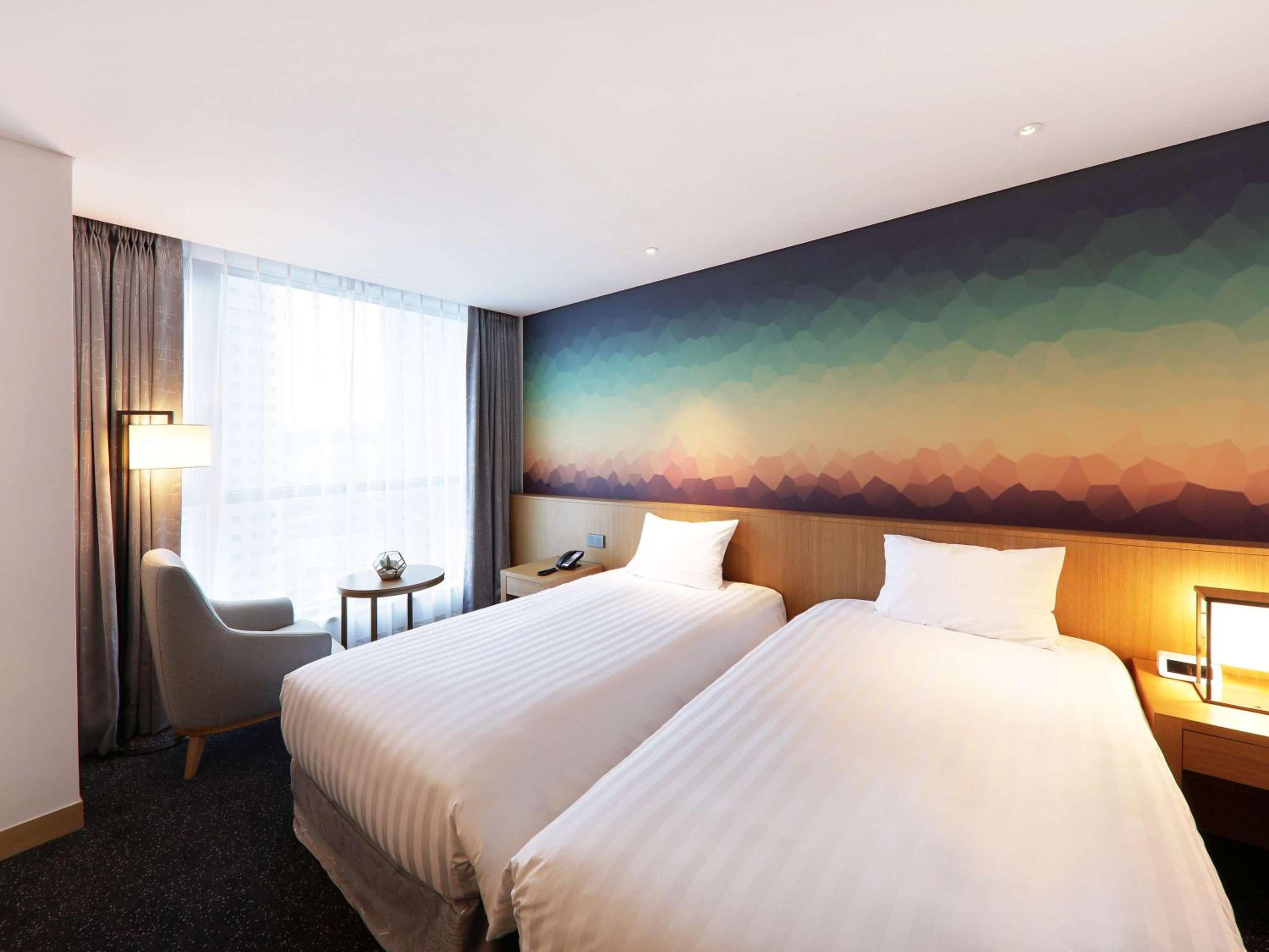 Superior Twin Room with Partial Ocean View - Photo 6