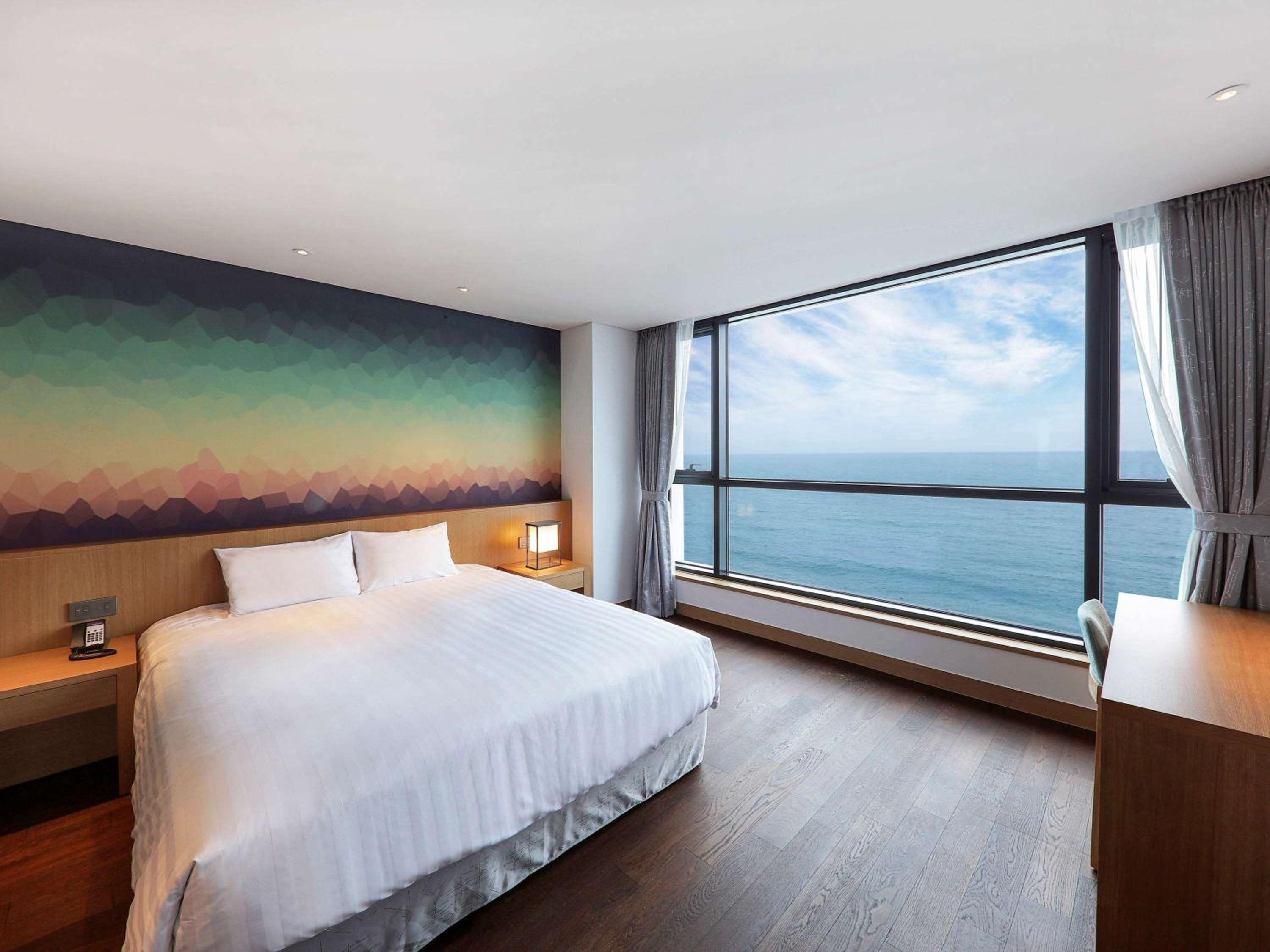 Superior Suite - Partial Ocean View - Photo 4