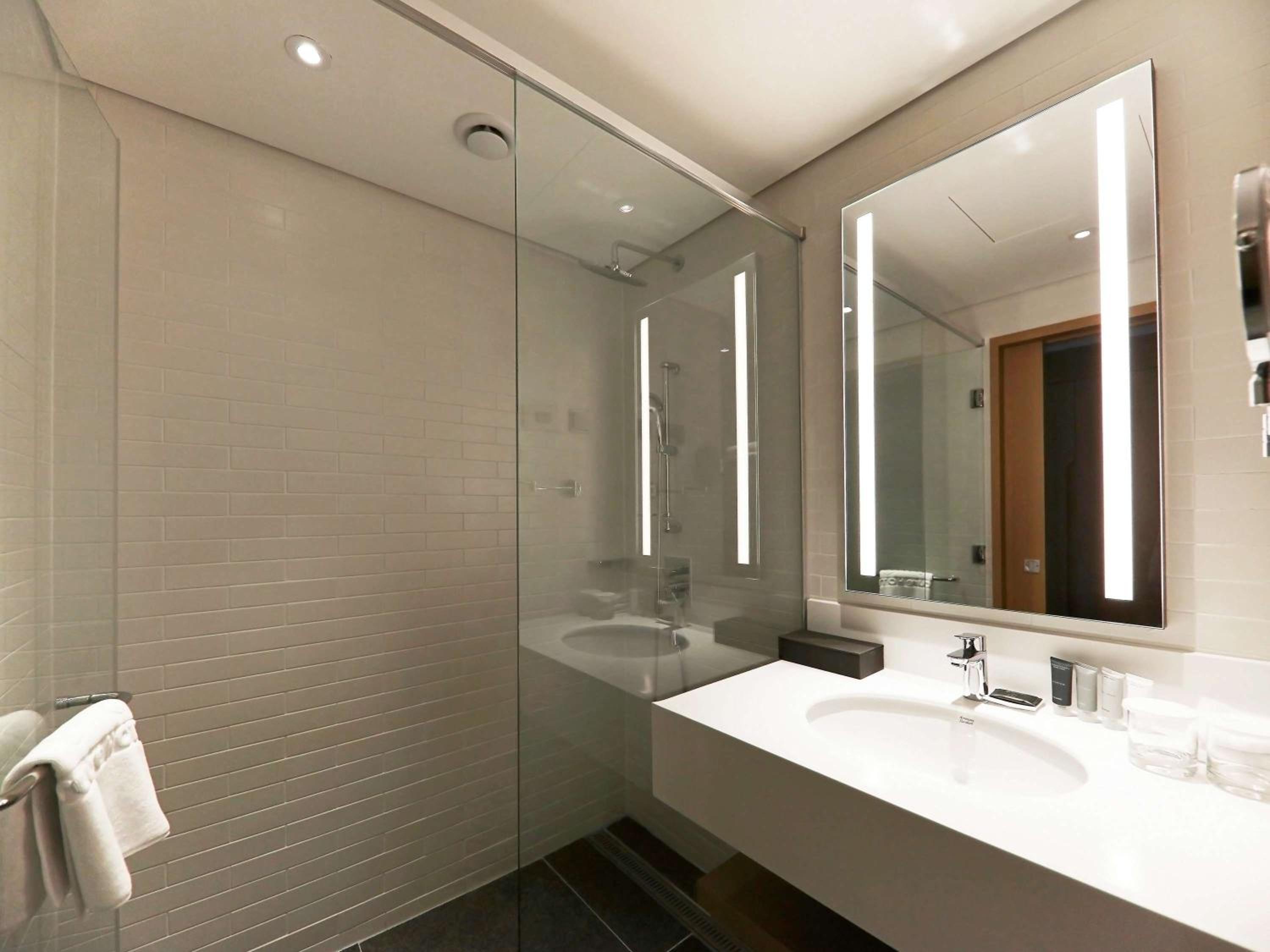 Superior Twin Room with Partial Ocean View - Photo 8