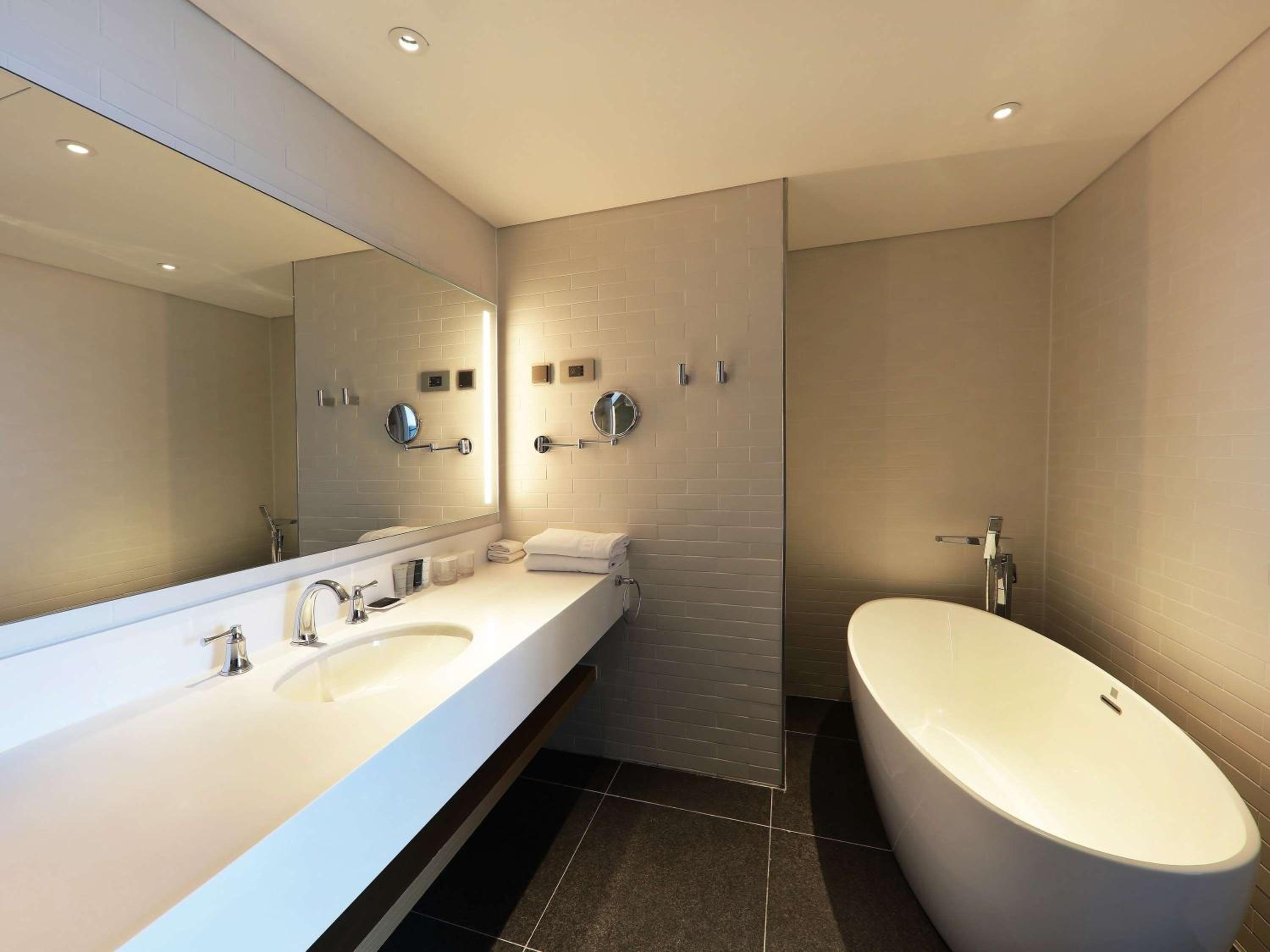 Superior Suite - Partial Ocean View - Photo 2