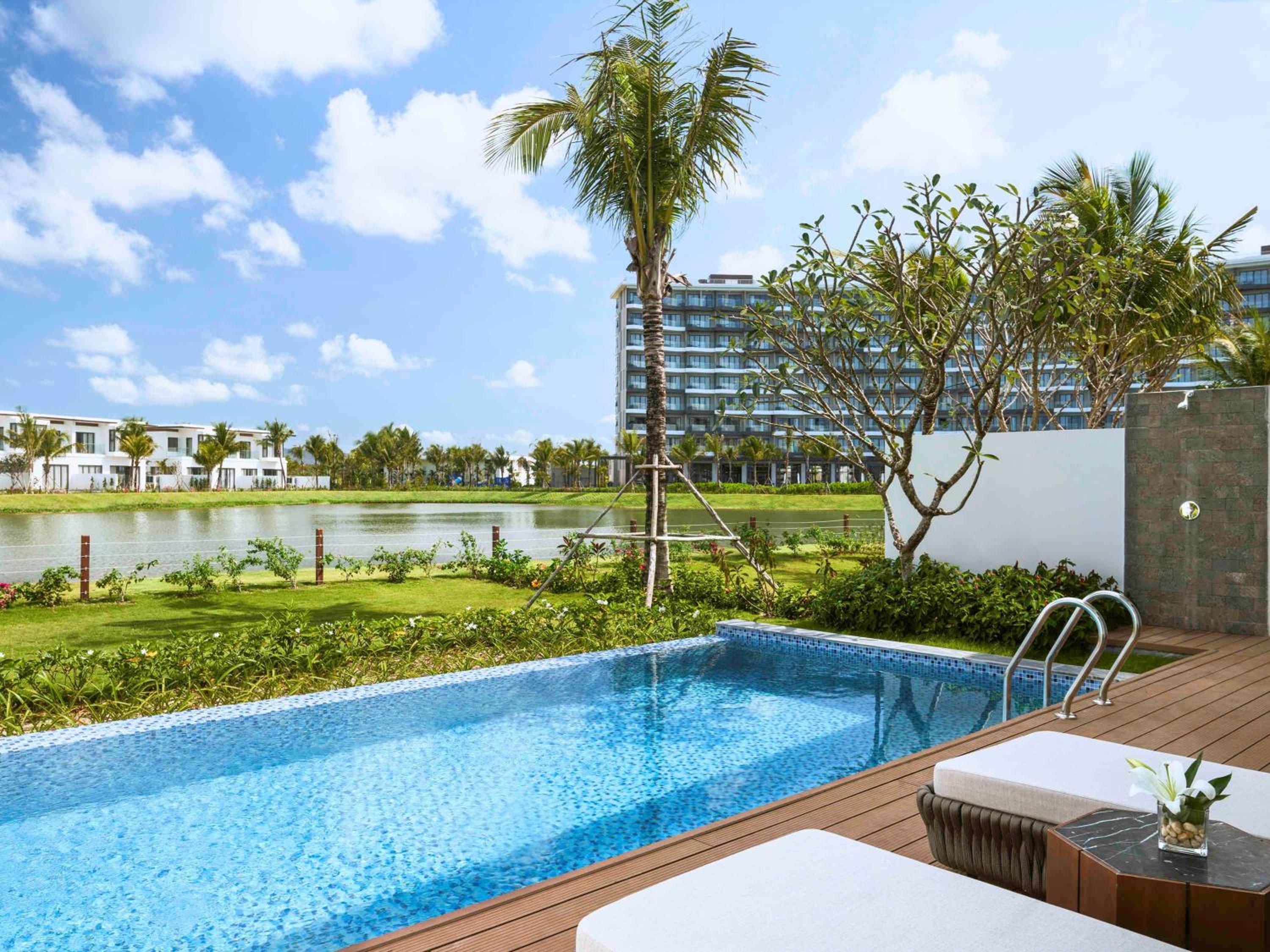 Two-Bedroom Villa with Private Pool and Lake View - Photo 11