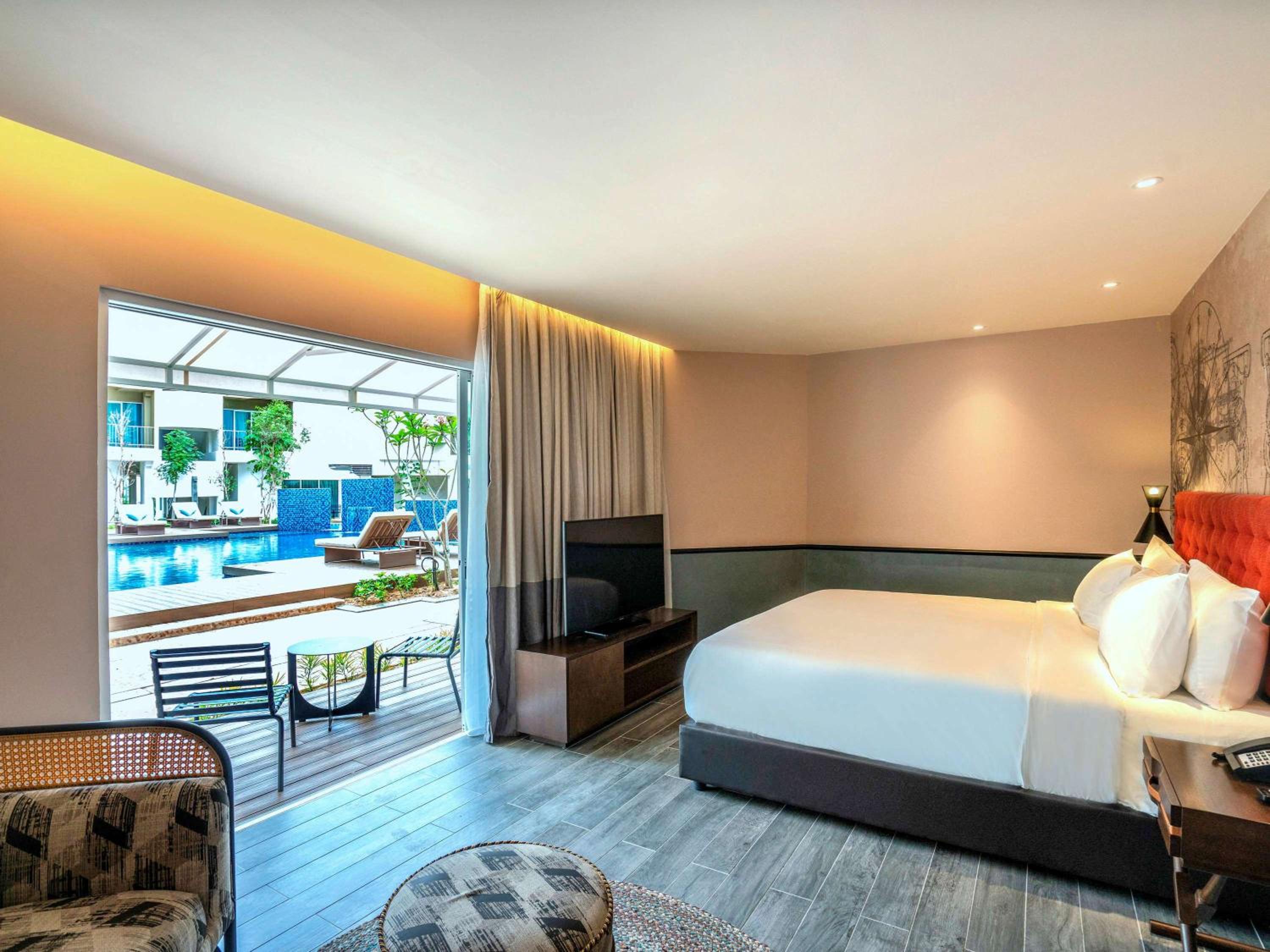 Privilege King Room with Pool Access - Photo 1