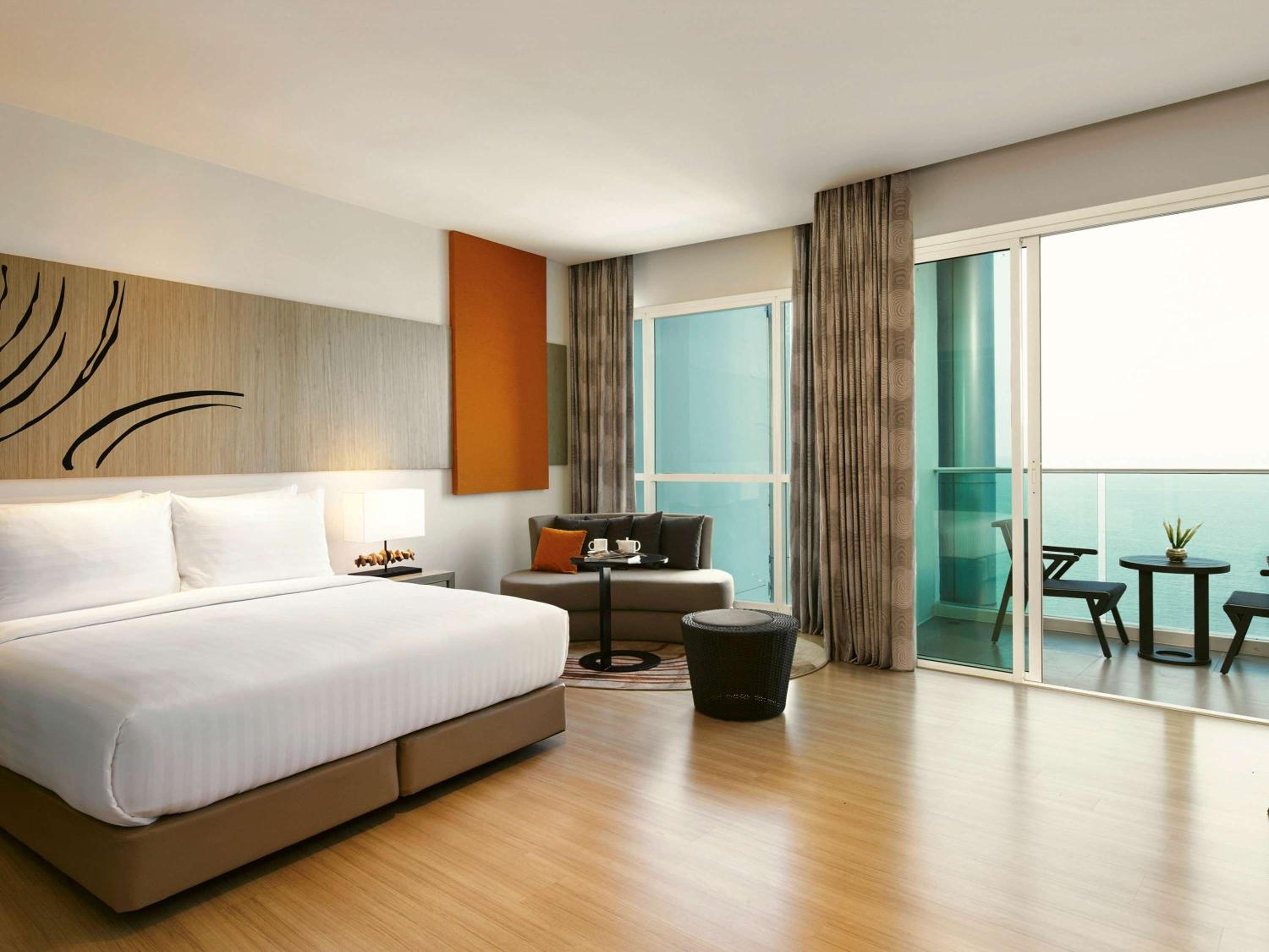 Junior King Suite with Sea View - Photo 1