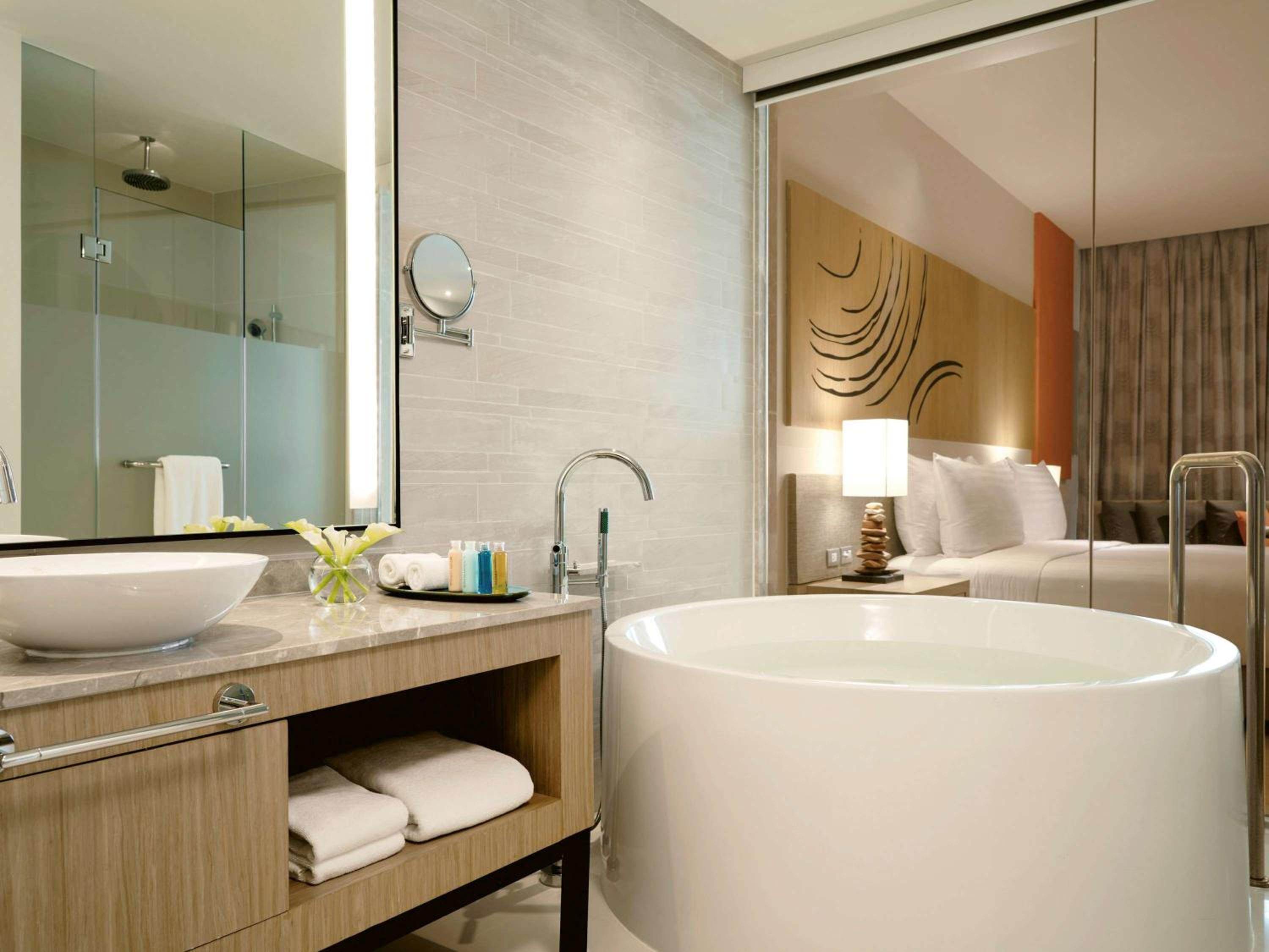 Junior King Suite with Sea View - Photo 11
