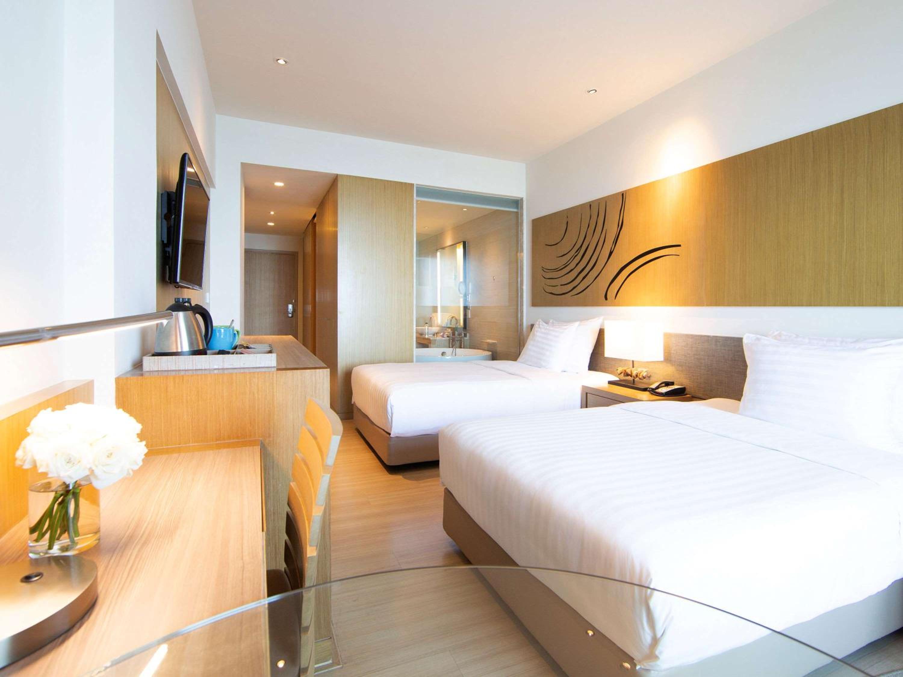 Deluxe Twin Room with Sea View - Photo 1