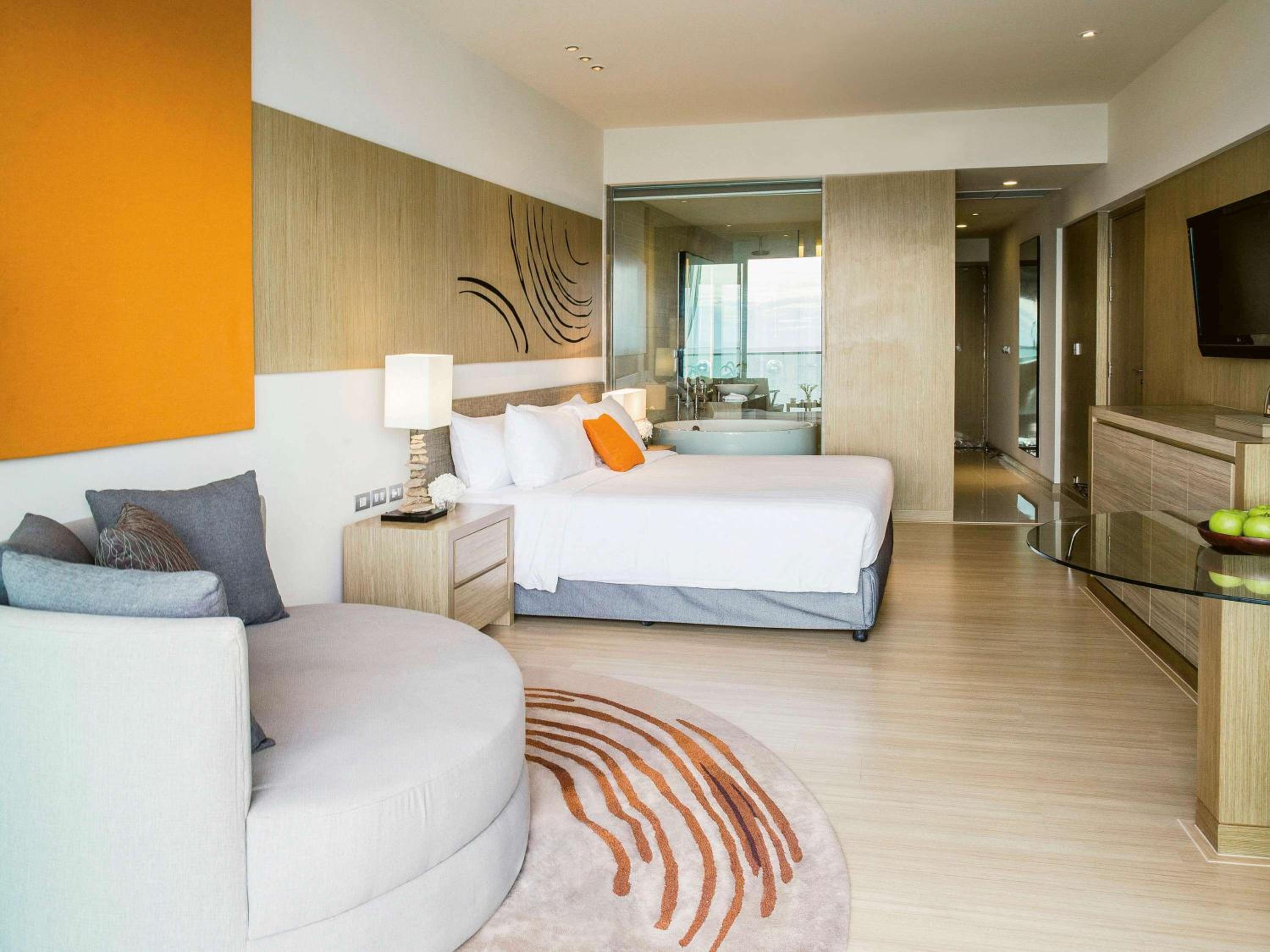 Premium King Room with Sea View - Photo 1