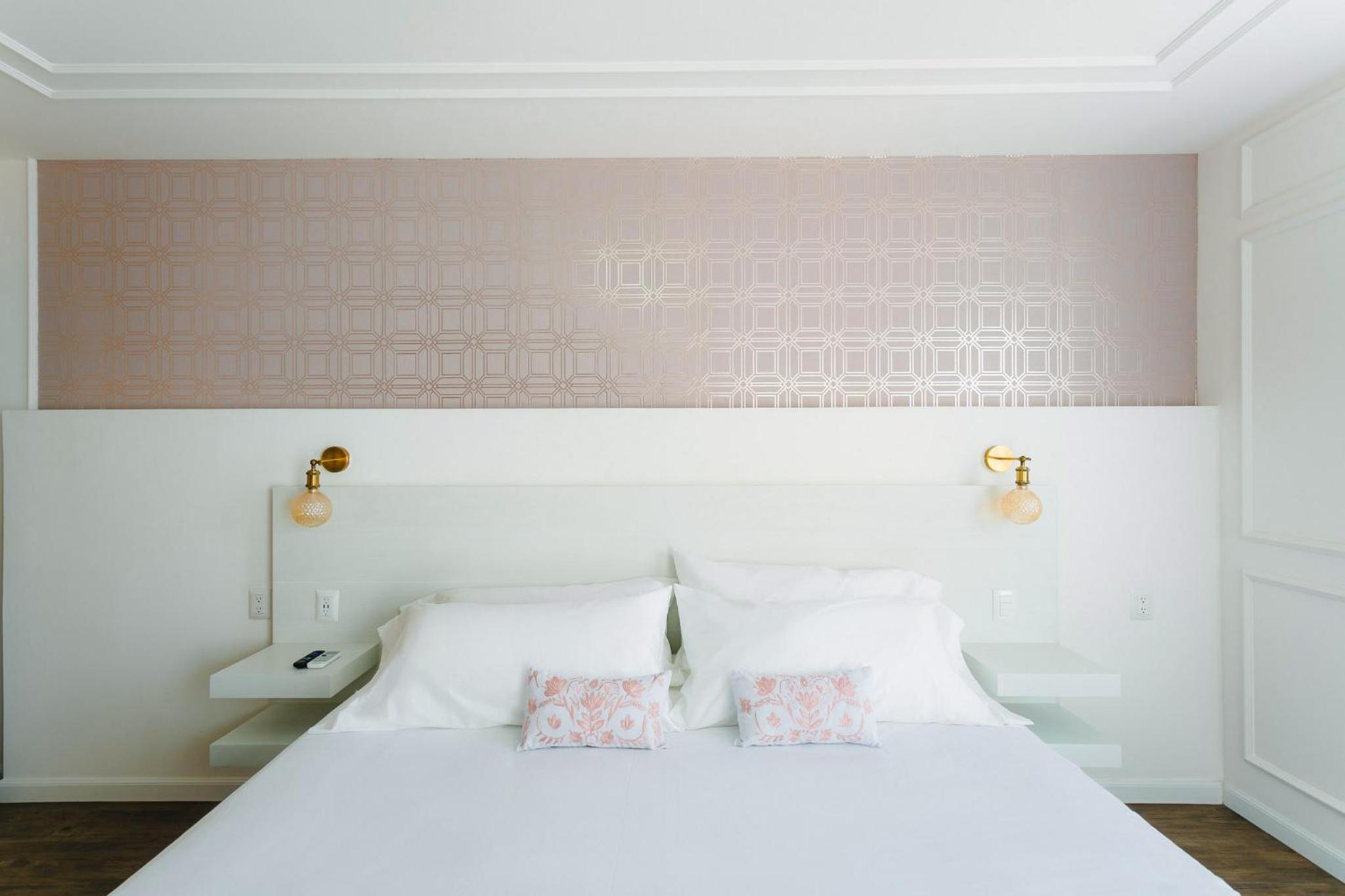 Deluxe King Room - Photo 4