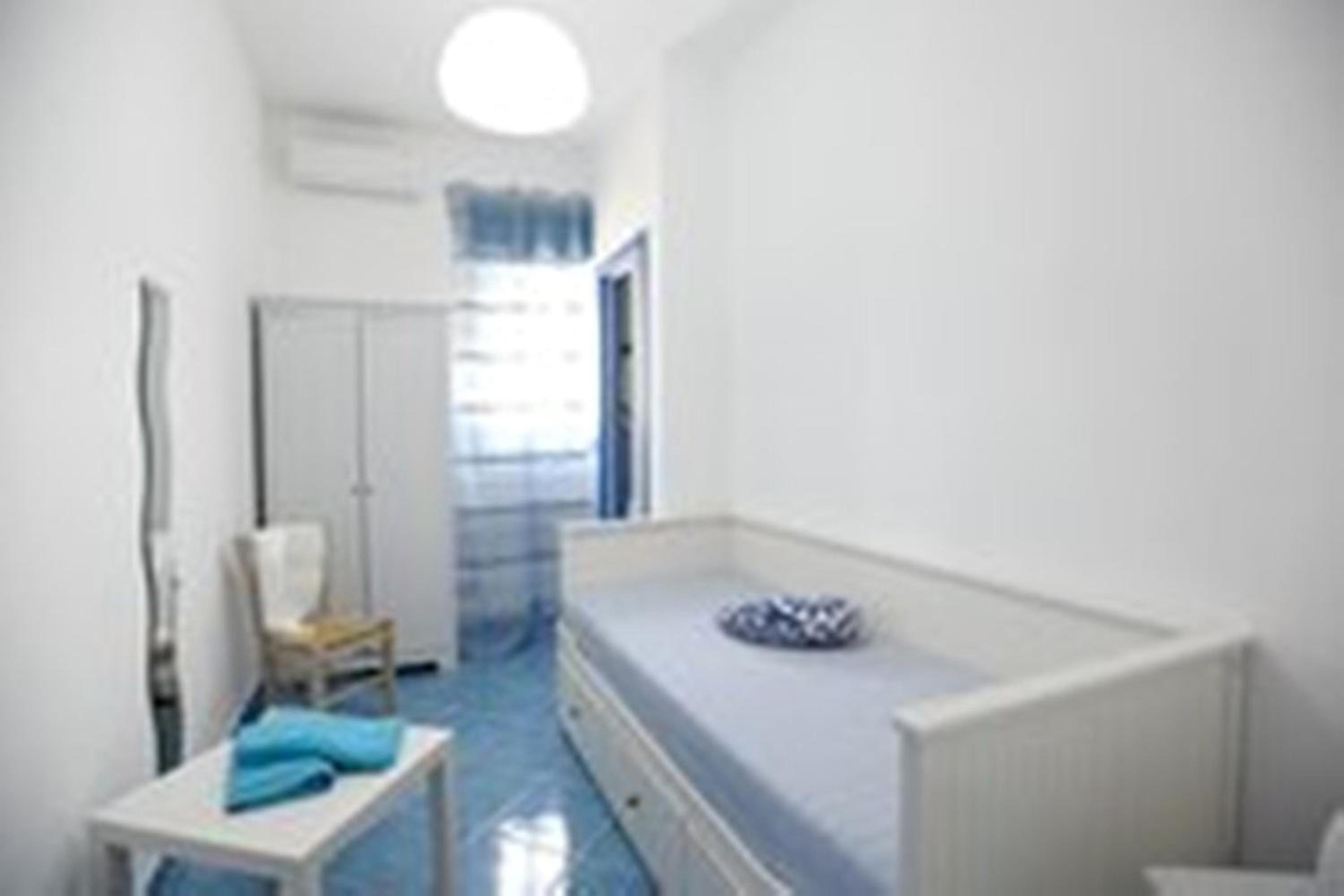 Single Room with Private Bathroom photo 3
